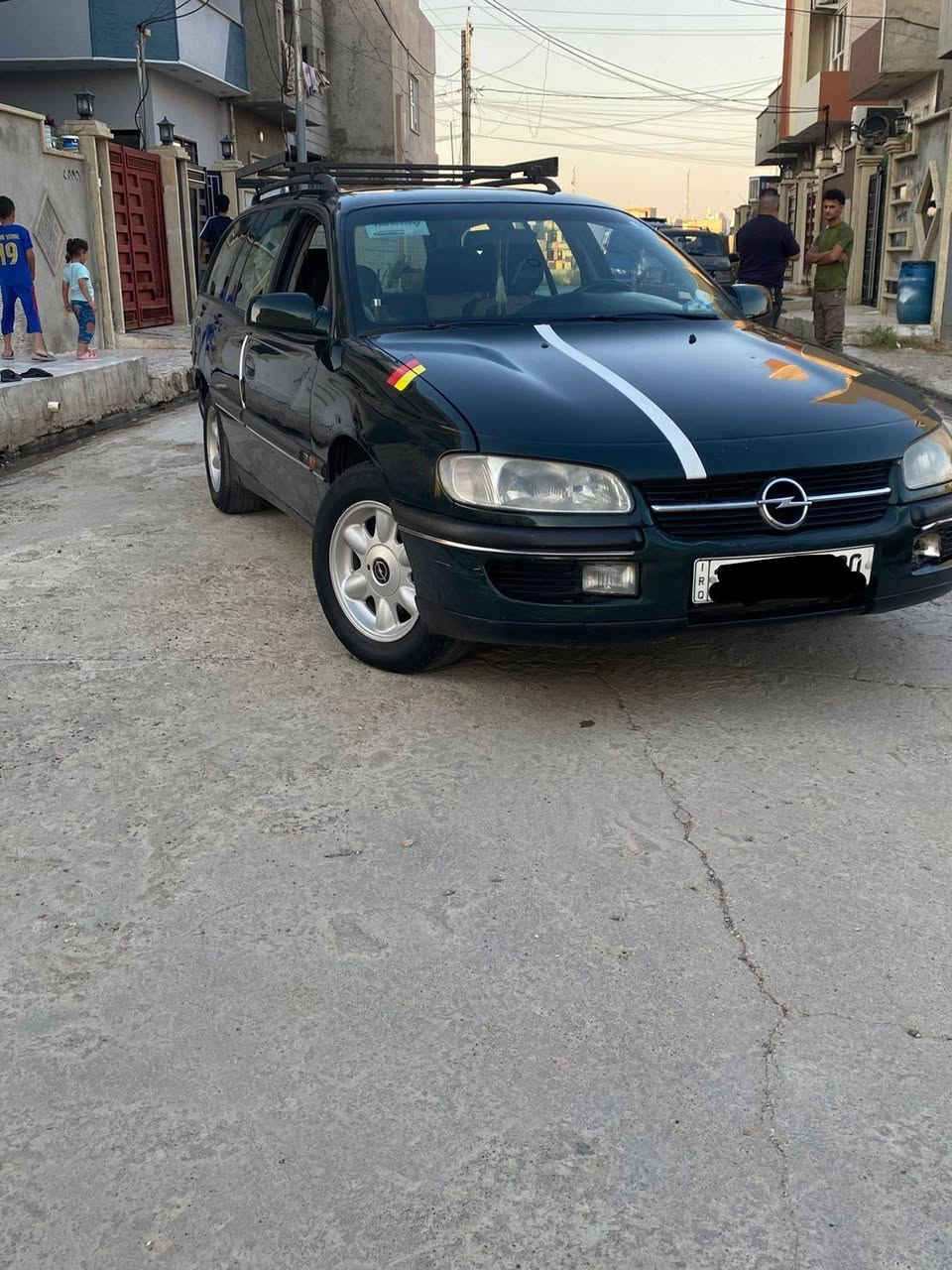 اوبل اوميكا موديل ٩٥ما بيها ضرر بس السقف مالتها مبخوخ مقحل كلشي بيها شغال جامات كهربائي  تايرات جديد بعدها وضع شركه شرط التحويل باسمي هزه جديده وسنويتها جديدها مكاني موصل ايسر رقمها اخو المميز والسعر محركها بي اثر صرف خاص  رقم موبايل ***********
سعر 40قفل
