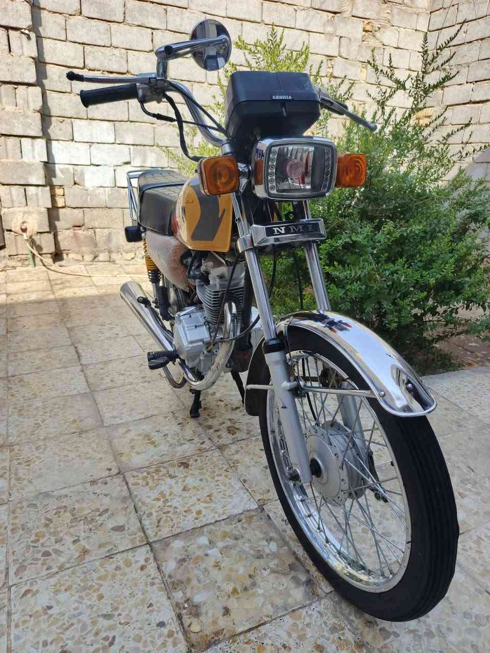 سلام عليكم اربعه كير اصولي وكيلها ربيعي مديل شاصي 17  تعمير 26 محرك. شلامجه الصلي  23 دراجه. بطلها وانضف من صورها السعر  خاص وهاذه رقمي ***********
