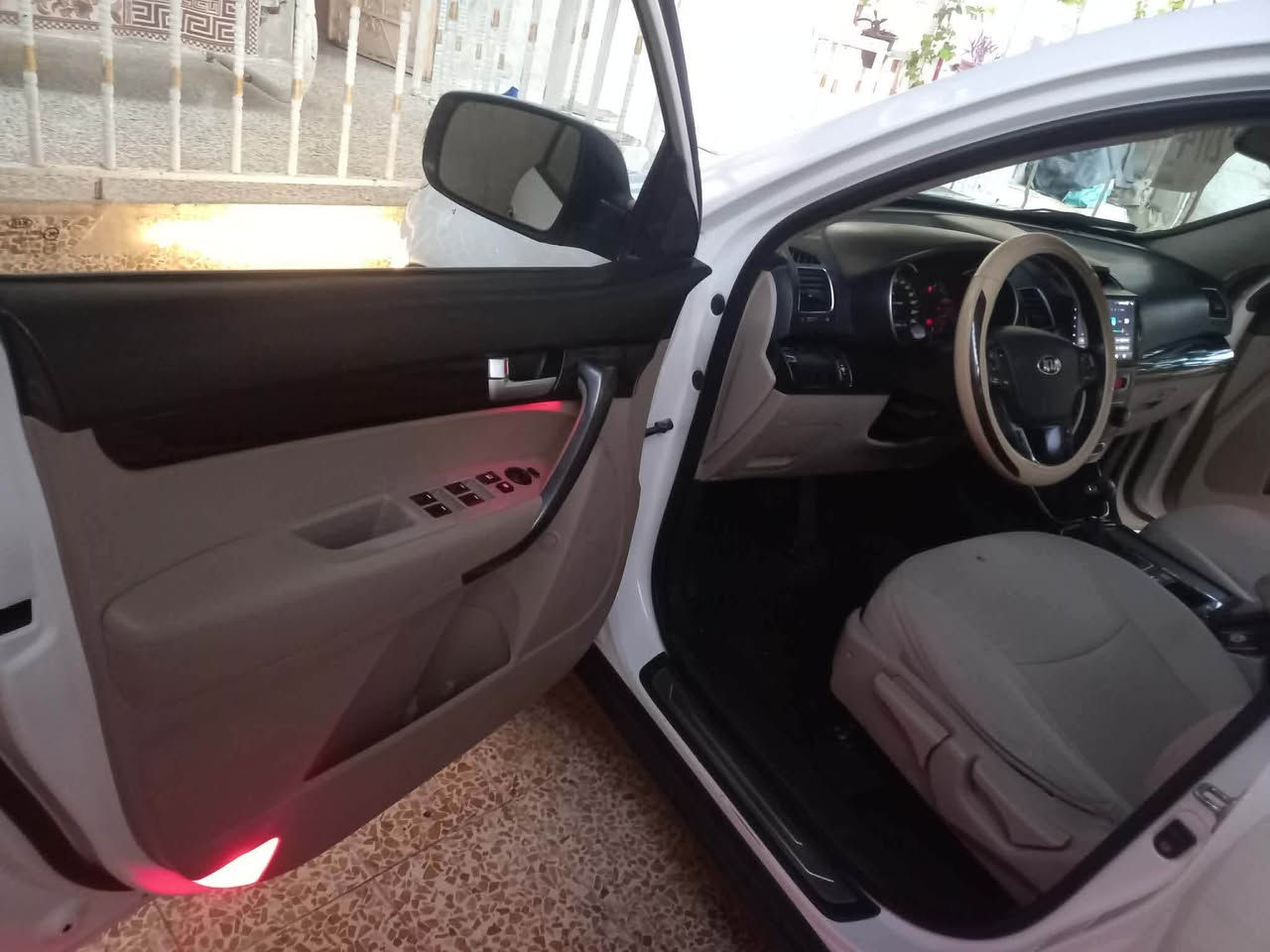 سورينتو للبيع ٧ راكب  موديل ٢٠١٤  هزة جديد سنويه جديدة السياره باسمي بدون صبغ قبغ الصندوق بس شويه بي بارد بس السعر ١٥٠ 
***********
***********
