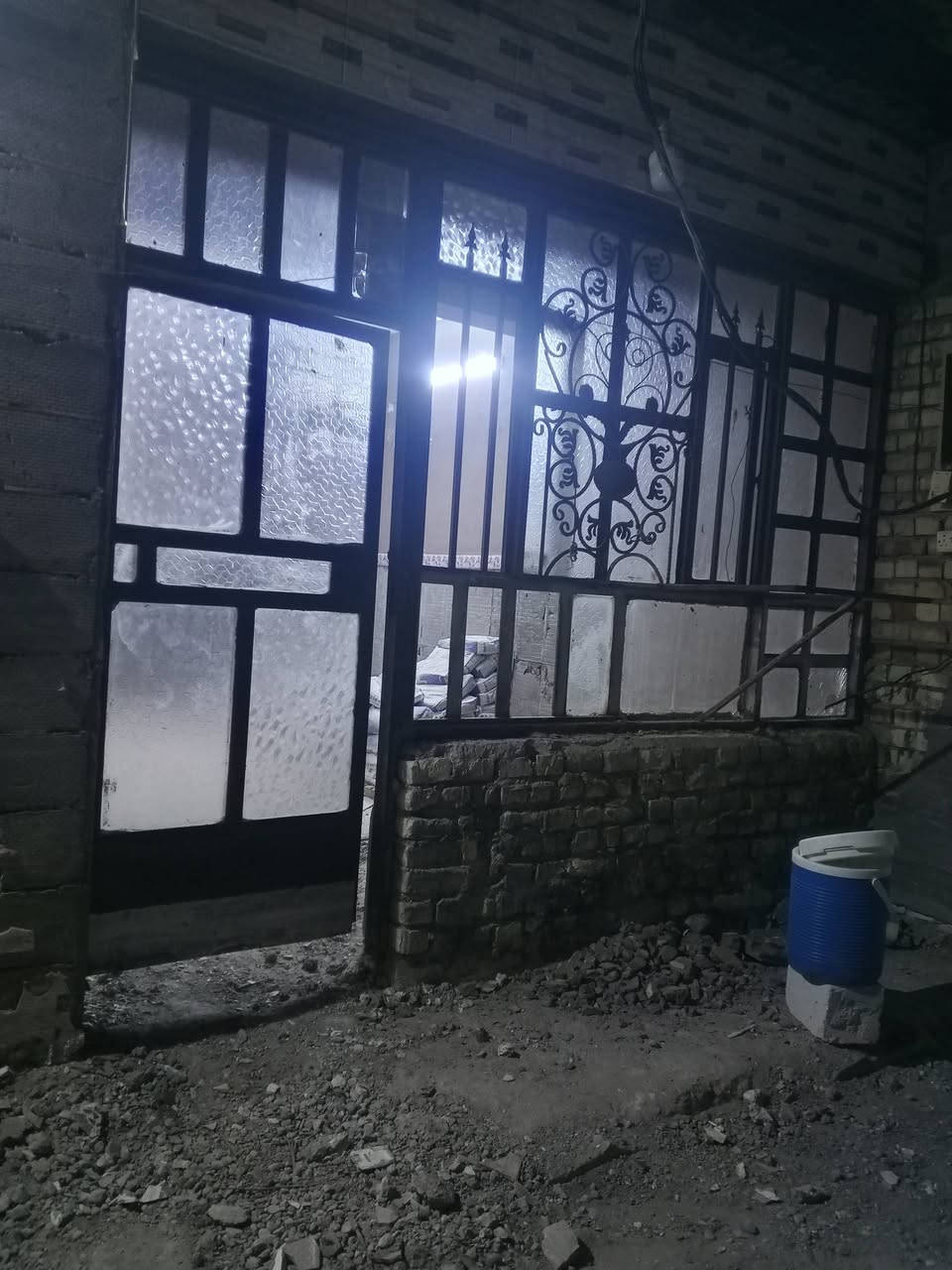 السلام عليكم شبابيك حديد ثقيل نضيف مع ابواب للبيع بسعر مناسب
الستفسار ***********
