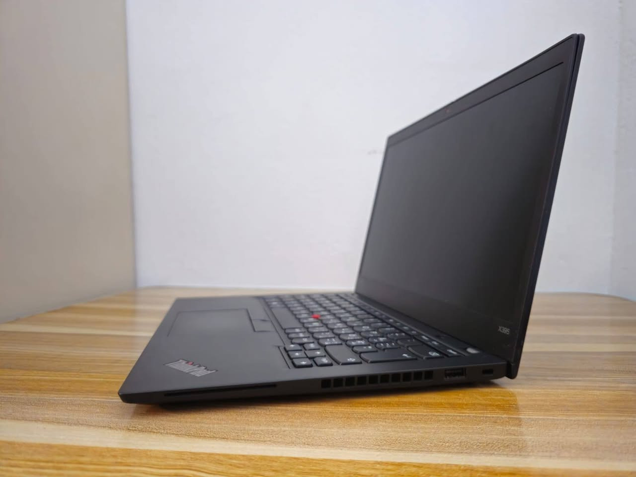 Lenovo thinkpad X395
المعالج: Ryzen 5 pro 
يعادل الجيل الحادي عشر  

رام 8GB قابل للتطوير 
هارد 256GB SSD قابل للتطوير 
كرت شاشه خارجي 2GB AMD 
كرت شاشه داخلي 4GB 

شاشه 14 انش FHD
نظافة 100٪ 

السعر 375 الف 

توصيل متوفر 
واتساب ***********
