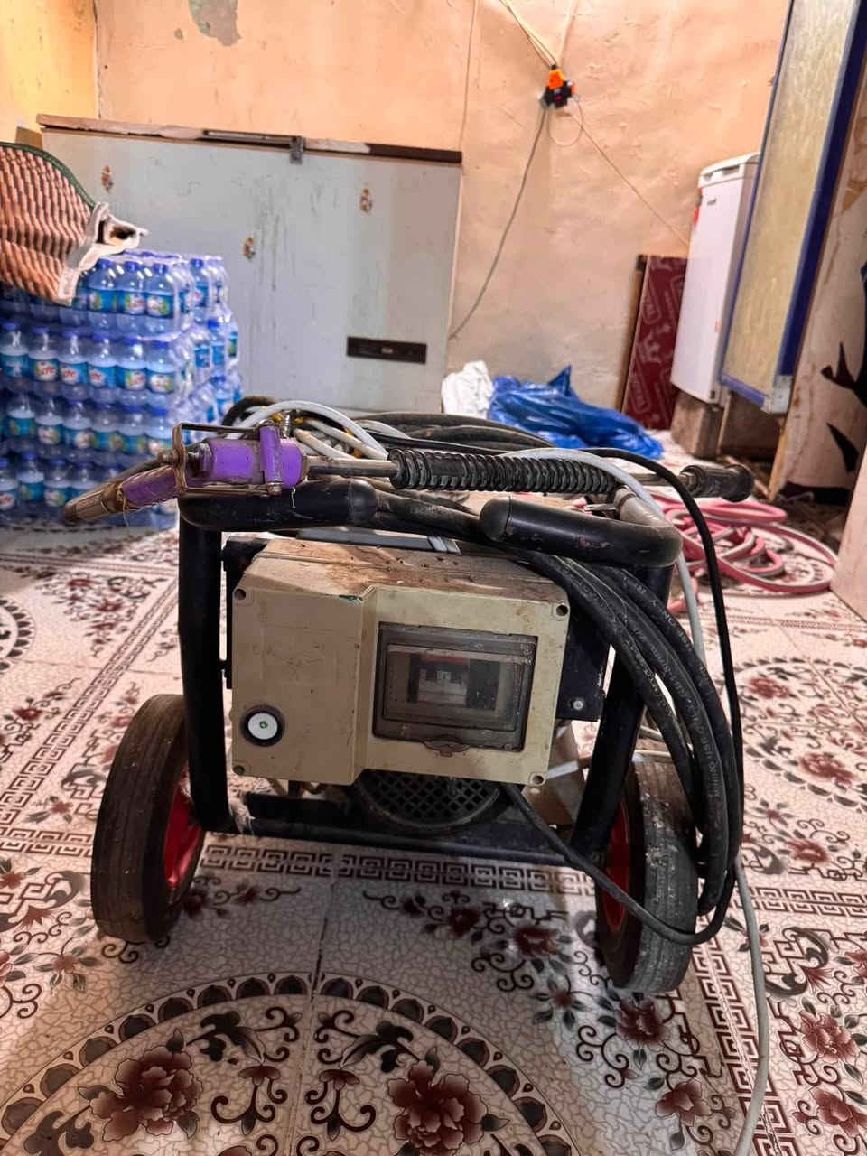 غەسل بۆ فرۆشتن ٢٠٠ فەرە سعر 500 هەزار 
زۆر ئیشی نەکردوە لەمەغزەندا هەڵگیراوە 

***********
