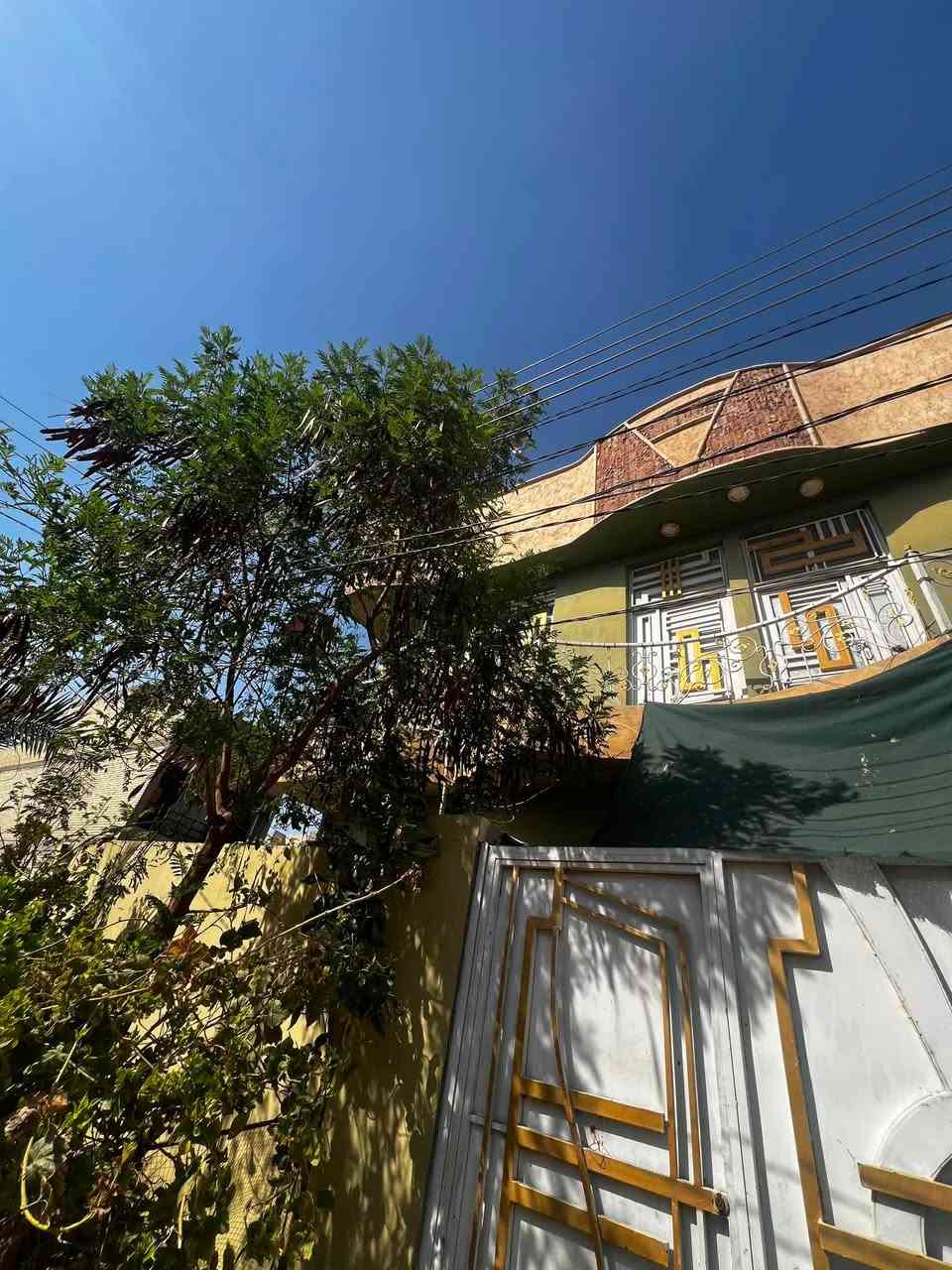 بيت. للبيع مساحه 120 طابو صرف ركن ع شارعين بناء طابقين كربلاء حي القدس قرب محطه الكفيل  وللاستفسار اتصل ***********
