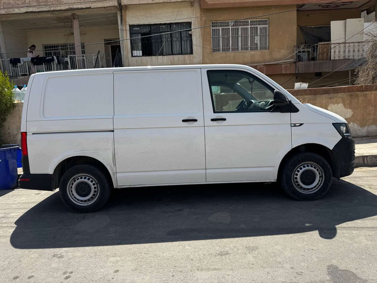 فولكسفاكن فان ترانسبورتر 
حمل ١ طن رقم اصفر اربيل 
موديل 2016
محرك 2.0 توربو گاز
ماشيه 89,000 km 
مواصفات كير عادي جام اوتوماتيك 
كير محرك تبريد بشرط تايرات جديده الصدر جديد بدون طگه سنويه جديدة ، 
الصندوق بيه شبرين صبخ فقط 
مكان السياره اربيل عنكاوه 

للاستفسار 
*********** أربيل, العراق
