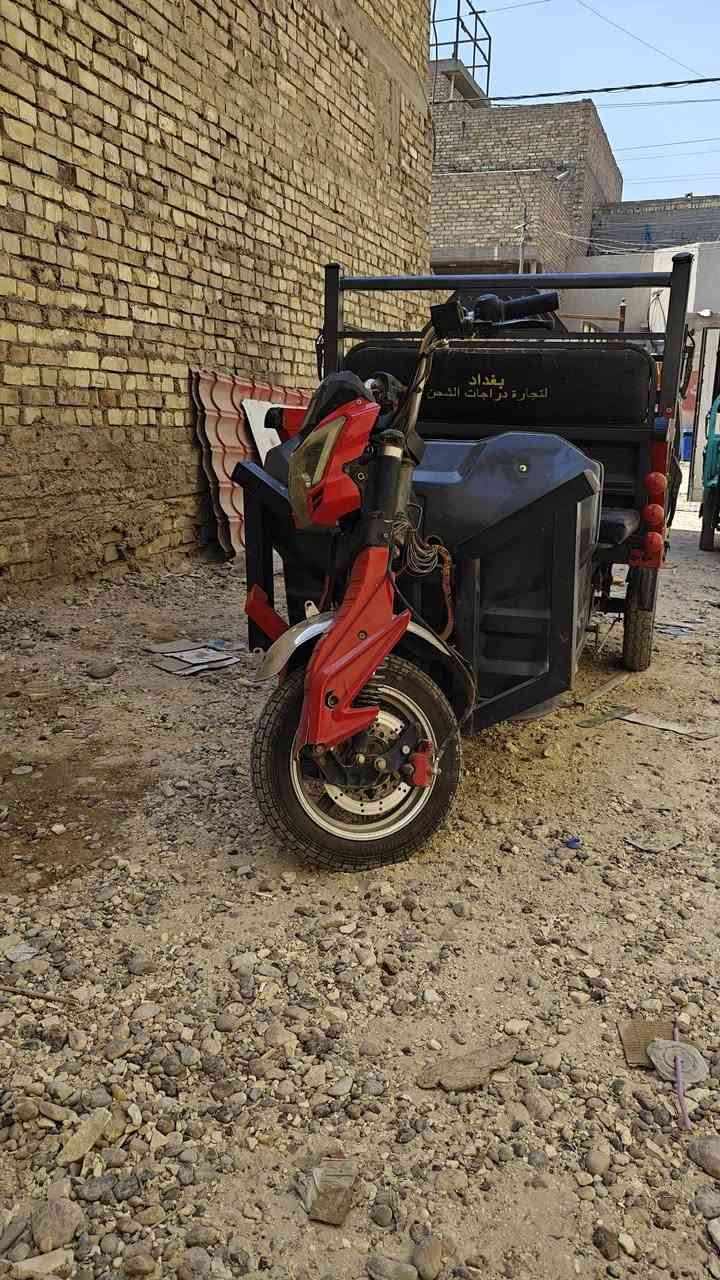السلام عليكم شباب ستوته شحن للبيع موديل 25 بطاريات 5 جدد قبل اسبوعين مبدلهن بريك هودروليك امامي و رجل خلفي الستوته نضيفه كلش سعرها مليون و بيها مجال قليل مكاني مدينة الصدر ***********
