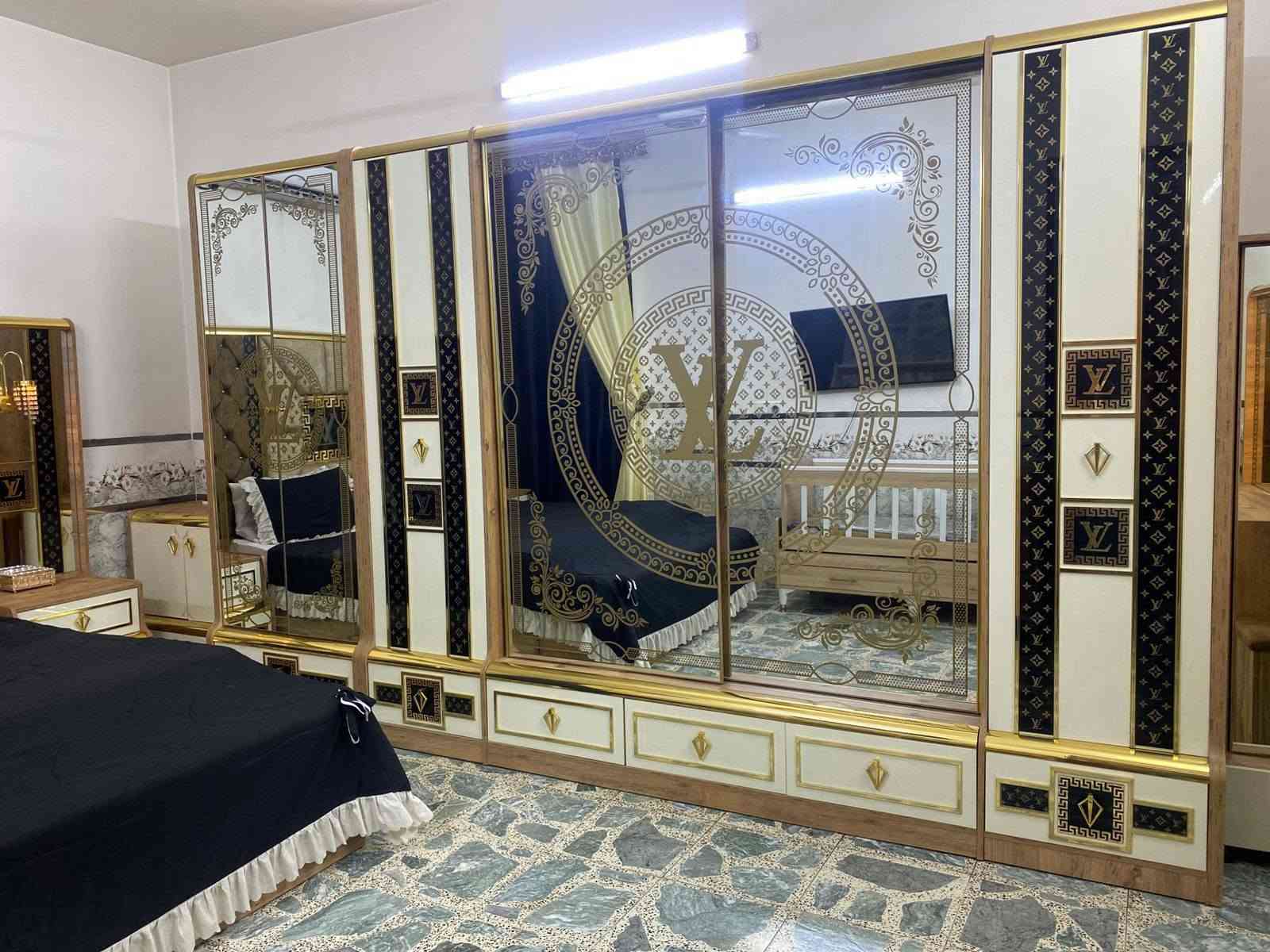 السلام عليكم عندي غرفة اخشاب تركية اخت الجديدة نظافتها واضحه بلتصوير حجمها جبير الغرض من البيع بسبب الانتقال  سعر 1650 

متوفر جرباية اطفال نظيفة وحجمه جبير عملية سعره 150وبيه مجال
للتواصل 
واتس فقط ***********
