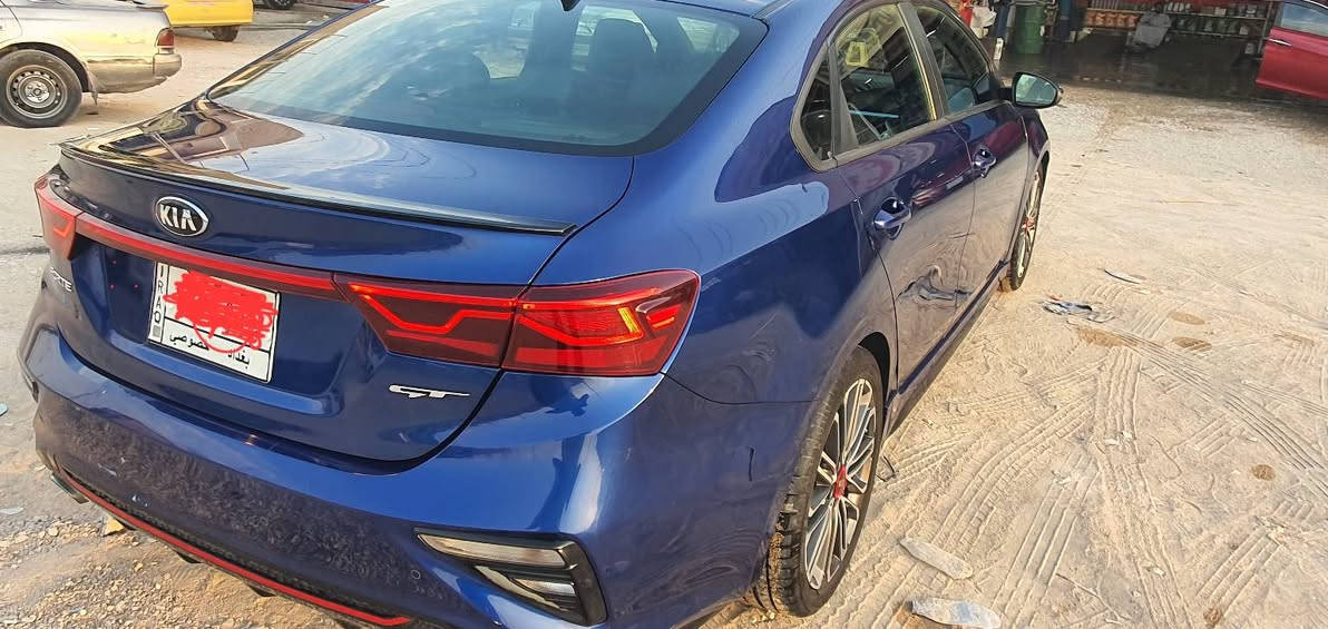سيارة كيا فورتي GT (Kia Forte GT) موديل 2021 موعقين سنتين وتصبح حرة وكالة عامة مع تنازل

​المحرك: 1.6L T-GDI تيربو (محرك بلادي ممفتوح نهائياً).

​القير: أوتوماتيك دبل كلج  (بلادي ممفتوح، يحتاج تبديل كلاجات فقط ).
فول مواصفات أعلى فئة GT.
​الداخلية: شاشة كبيرة، بصمة تشغيل والدخول الذكي، مقاعد رياضية،  تدفئة تبريد للمقاعد نظام صوتي مميز ( هارمن كارد) ، كاميرا خلفية وحساسات.

​الأنظمة: وضعيات قيادة متعدّدة، نظام تثبيت السرعة، وأنظمة أمان متكاملة (ABS / ESP).
​الضرر: حادثها جاملغ أمامي فقط (موضح بالصور مرفقة مع المنشور).

​للتواصل والاستفسار:

​رقم الهاتف / واتساب: [***********]

​المكان / المحافظة: [النجف]

​السعر: [السعر المطلوب  120 ورقة / قابل للتفاوض البسيط]
