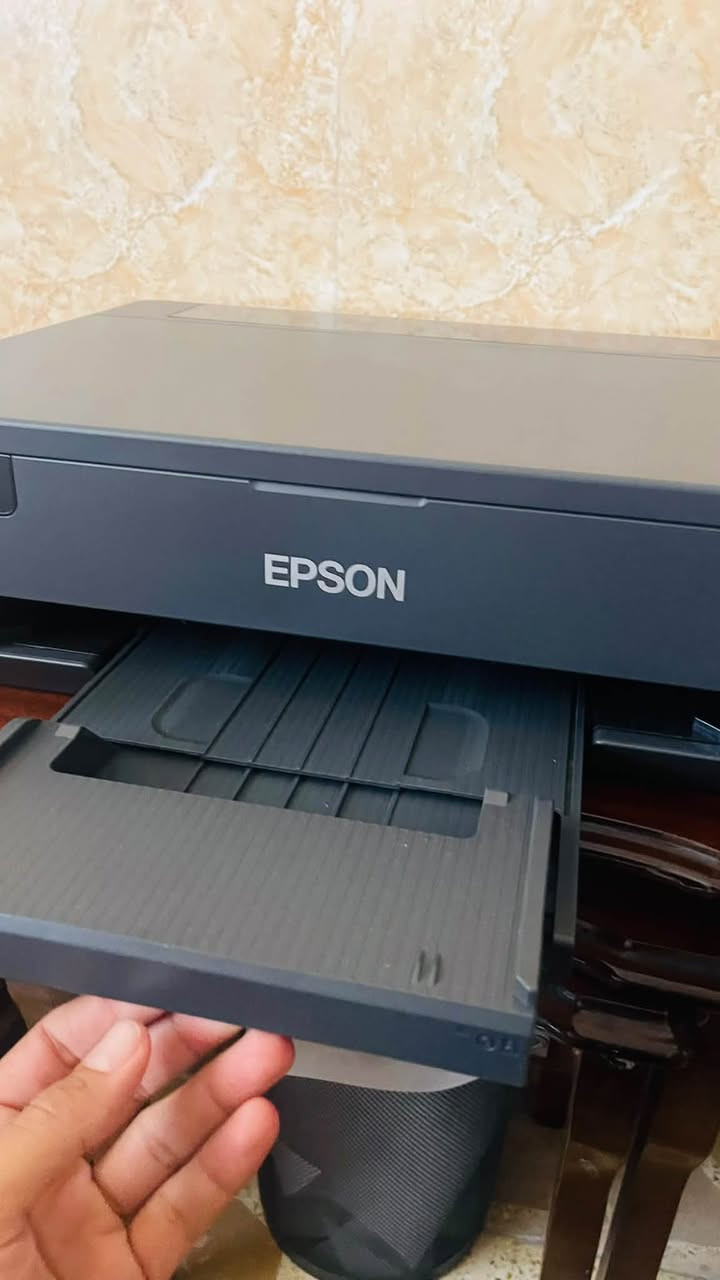 طابعه epson l18050 للبيع نضافه ١٠٠٪؜ 
جديده لوك كلشي مابيها صارلي شهر من جايبها من الأماني 
كاتونتها وعراضها موجوده سعرها ٨٠٠ الف وبيها مجال 
فقط مبدل أحبارها الاصليه بأحبار سبلميشن
وأحبارها الاصليه موجوده 

تواصل واتساب ***********

سبب البيع اشتريت اكبر منها ❤️
