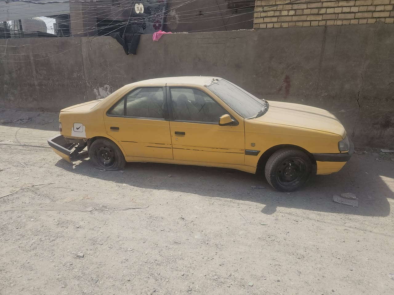 سلام عليكم بيجو أكد موديل ١٥ سنويه ما صاقطه سياره جديده بس تركته كامت عدي مصبوغه جماليه فقط تحويل مباشر ابيع كوم حديد هذني لعرف بيهن امانت الله سعر ٣٢ وبيه مجال حك جيه ***********
