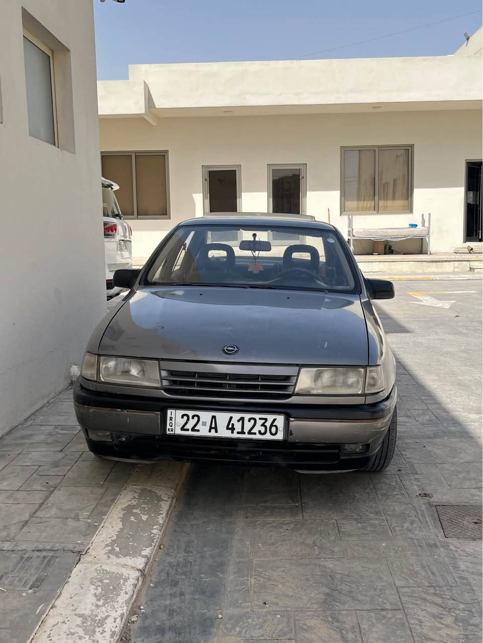 لام علیکم 
ئۆپل ڤیکترا مۆدیل ١٩٩٢ سلایتە
سەنەوی و رەقەمی نوێیە 
تا ٢٠٢٧ مانگی ١١ 
٢٣ ساڵە لای خۆمە 
بەناوی خۆمە 
٤ تایەی نوێی لەبنە 
سپیری دانەگیراووە بیلادیە هەموشتیکی ماوە 
مەکینە ٢٠ گیر و مەکینە رەقەم بەشەرت بەناوکردن بەشەرت 
سعری ٤٠ وەرەقەم محامەلەیەکی کەم 
هەولیر 
***********
وەتسئەپی لەسەرە أربيل, العراق
