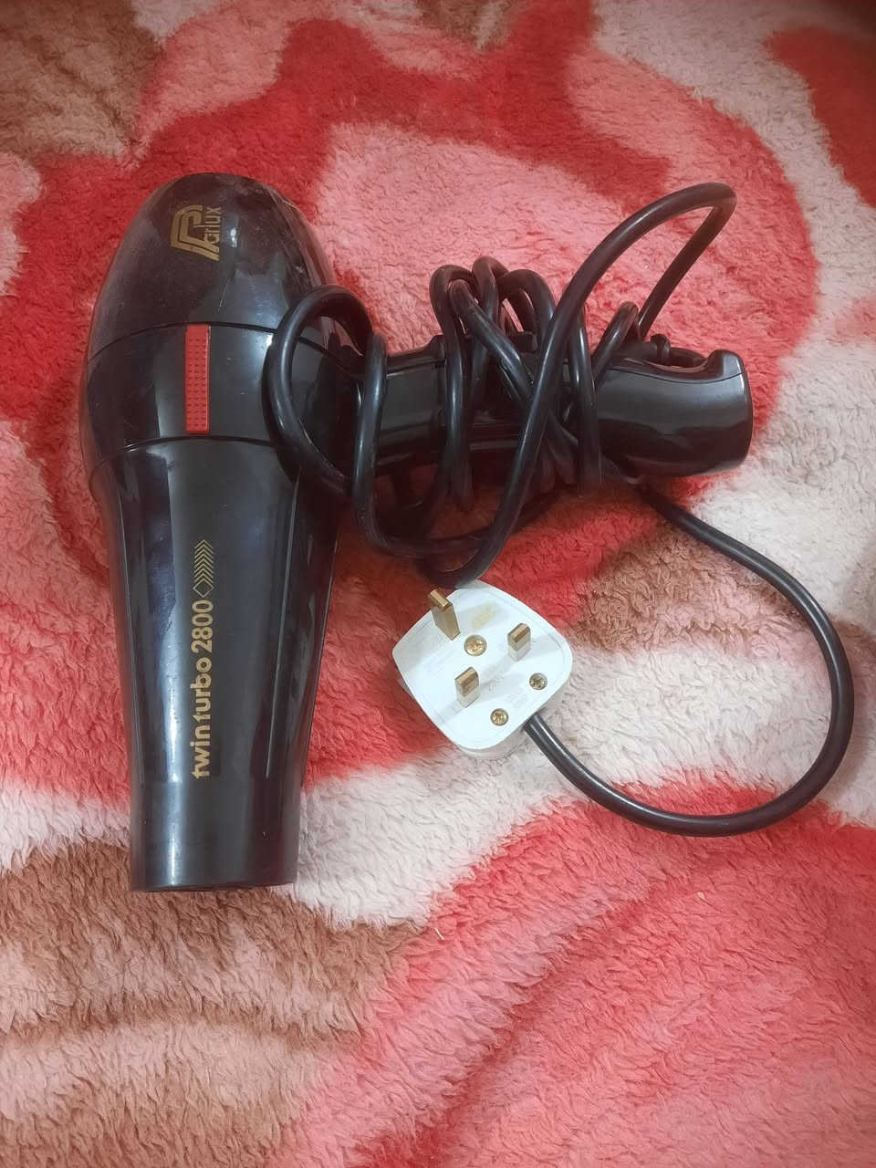 شلعه ب ٢٥ مع توصيل

نص مكتوب في الصور:
- THE DDS STORE
- 24 hours