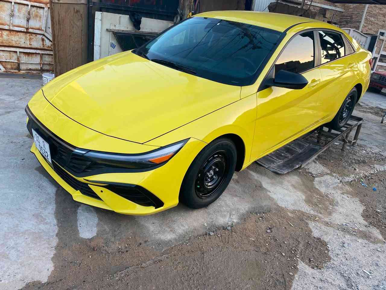 السلام عليكم شباب
النتره لبيع موديل 24 
لون اصفر ليموني 🍋مرقم بسمي رقم رباعي بغداد 
موصفات نص فول بصمه شاشه متصل رادار
قياده ذاتيه أناره دشبول تحكمات ترحيب بدون ايرباك ماشيه 15 ميل صور حادث في منشور بدون حادث تخريب مكسر جامه شخوط سياره كله ليبل واحد بدون تبديل بدون شواصي بدون اي دواخل كفاله صبغ درجه اولى شرط سعر 155 مكان بغداد الرقم *********** علمآ سياره احلى من صور
