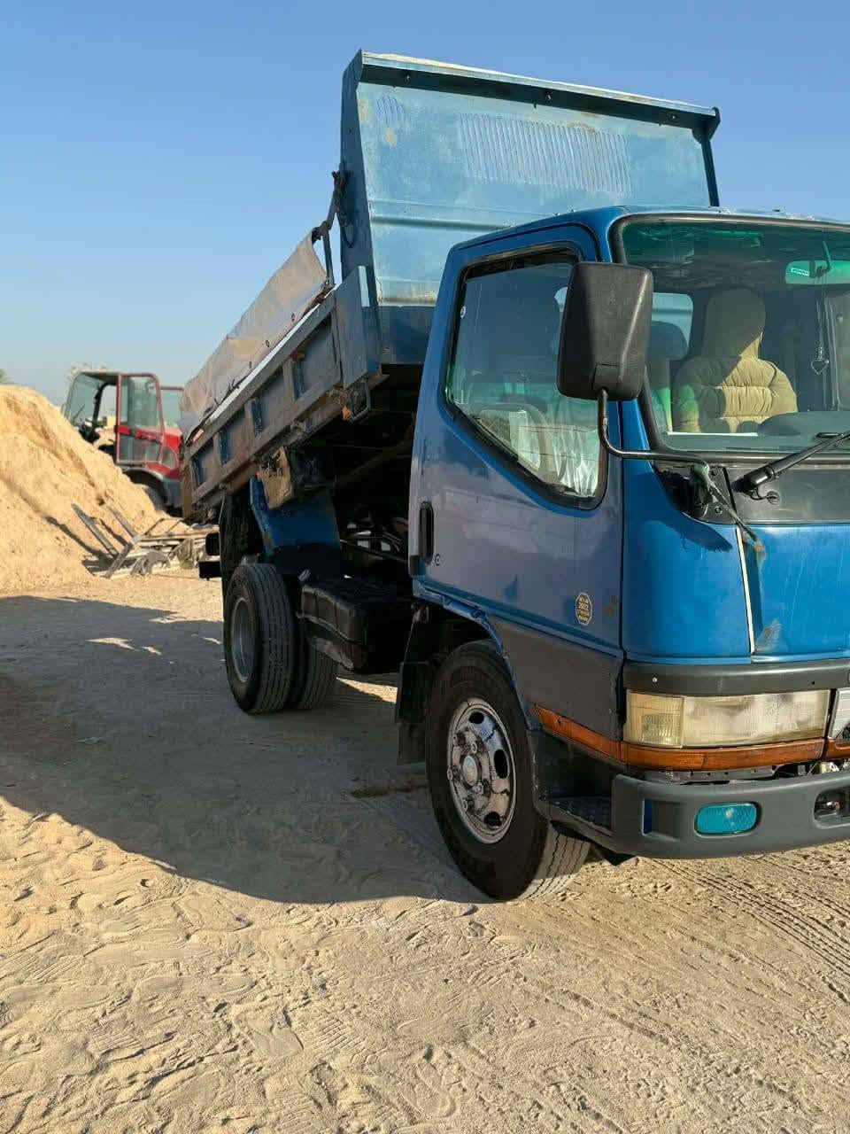 سلام عليكم للبيع كنتر بزون فحل
سياره مكفوله كفاله عامه 
تخم تاير 
مكينه وكير جديدات
كير وحداديه خير من الله
كهربايات كوله شغاله
السعر 135وبيه مجال
الرقم ***********
مكلف بنشر
