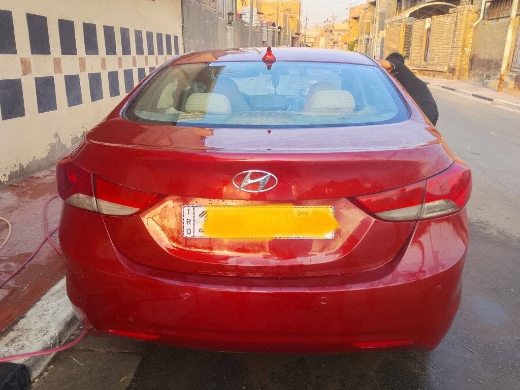 السلام عليكم 
النترا 12امريكي
بيه 4قطع
الجاملغين الخلفيات والجنطه مصبوغات 
والباب الخلفيه مبدل نفس لون بدون صبغ 
السياره خير من الله تبريد فتحه اشاير بالمري 
السعر 95وبيه مجال 
***********
