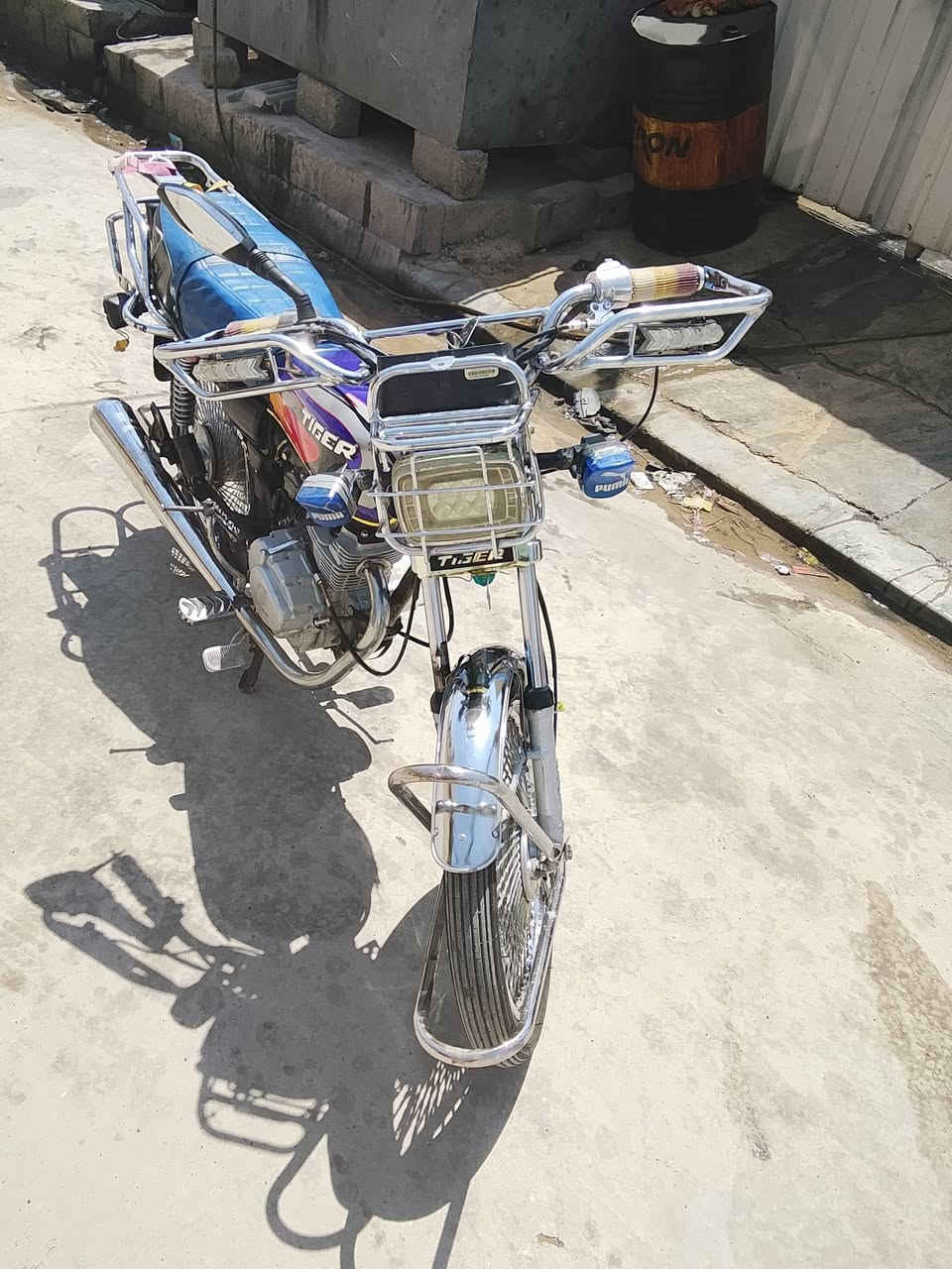 🏍ماطور تايكر 2020
✅ما مفتوح 
✅كهربائيات كلها شغاله كيلو متر +رون 
✅ وزن ثقيل ابو الختم
⚡ شرط شلعه ومعدل
✅ شرط انضف من الصوره
💸 سعره 550 وبي مجال حك جيتك   
📞 *********** بي واتساب
