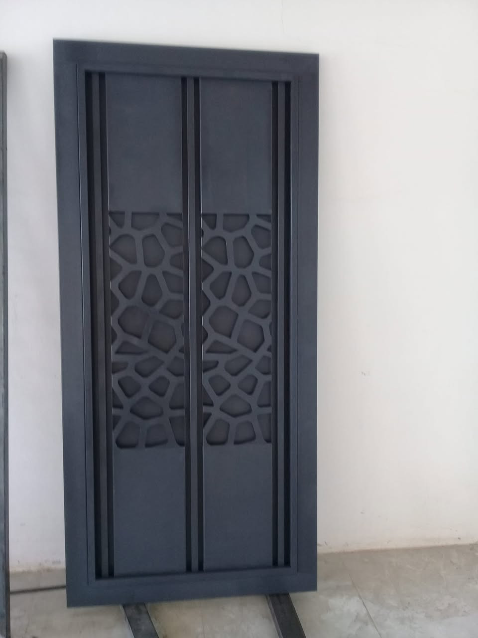 حدادة ابو سند 
عمل ابواب وشبابيك 
عنوان كندي الثانية قرب مولدة الاحبة 
***********واتساب 
***********
