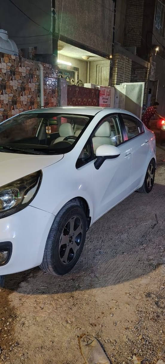 السلام عليكم كيا ريو ٢٠١٥ وارد خليجي 1600 محرك قطرتين بيه قطعتين صبغ سونار موجود ماشيه ١٦٠ الف سياره بسمي سنويه ٣١ تحويل مباشر السعر ٨٣ وبيه مجال *********** للستفسار اتصل واني برسم الخدمه
