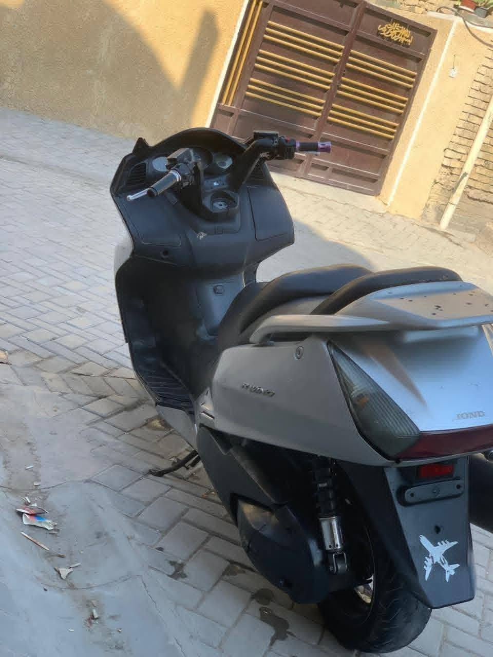 سلام عليكم سلفر ونج مكينه 400 دراجه مكينه خرسه دراجه حلوه شغل وطلع وين ما يعجبك دبلات كلجات جديده نقص جامه او بوربرن امامي مال ويل ما مثر دراجه نشطه بيع او مراوس سعر 1200 بيه مجال مكاني بغداد الشعب ***********
