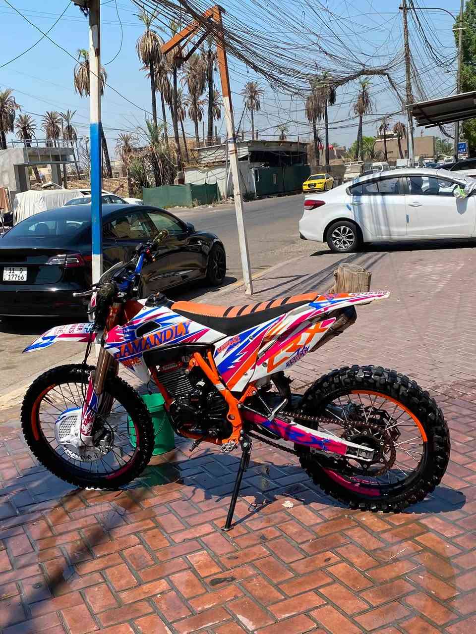 السلام عليكم قفاز crx 350cc الدراجه عليها ادامه كلجات تبديل جديدات وسلف جديد وكزوز  وستيرن وموشمه دراجه مميزه  نكره بكل وكت شلعه ومعدل تشك الكاع للبيع فقط مكاني بغداد الاعظميه رقمي ***********
