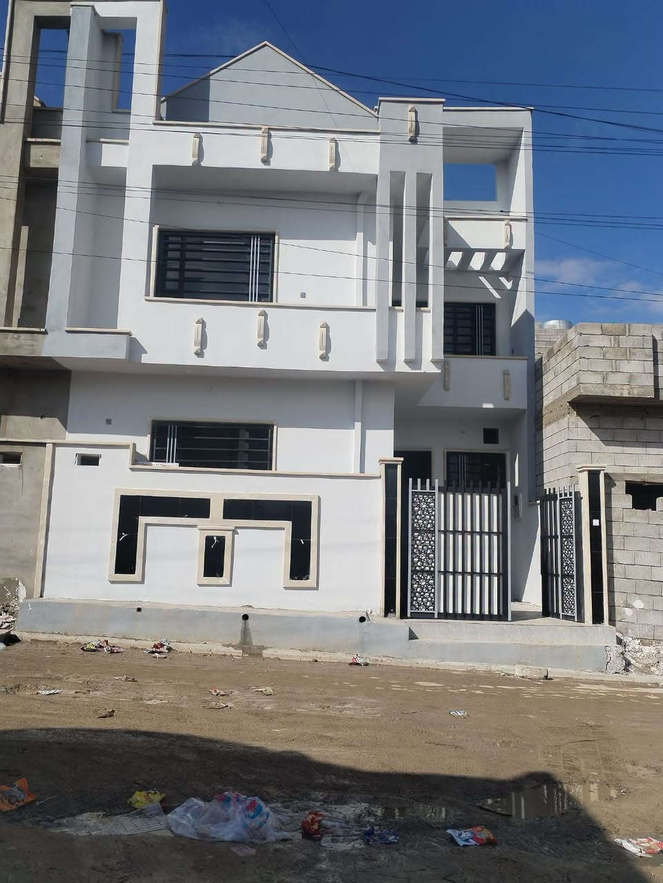 السلام عليكم
يوجد لدينا دار للبيع الموقع في القوسيات حي الايمان خلف معمل غاز التوفيق المساحة ١١٠مربع كامل خدمات بيت زيرو للاستفسار على الهاتف *********** او واتساب ***********
