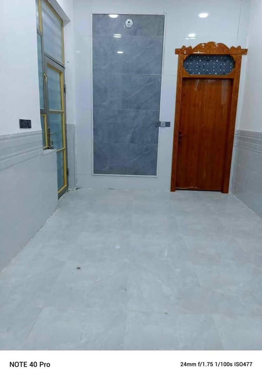#بيت ١٠٠ متر بناء جديد كونكريت طابق ونص حي النداء منطقة ال٥٠ الف قريب من شارع ٦٠ المجمعات وشارع ٦٠ العرضي الأول 
#تفاصيل البيت
الطابق الأول.... غرفة وصالة واستقبال ومطبخ وتخاريج سيراميك وكاشي
الطابق الثاني... غرفة وتخاريج
#سعر البيت ٩٠ مليون وبيه مجال قليل
#للاستفسار الاتصال او المراسلة مكتب المظفر للوساطة العقارية 
***********
***********
***********
#عنوان المكتب النجف حي الميلاد الحولي عمود رقم واحد
#شعدكم عروض بيع وشراء المكتب في خدمتكم
