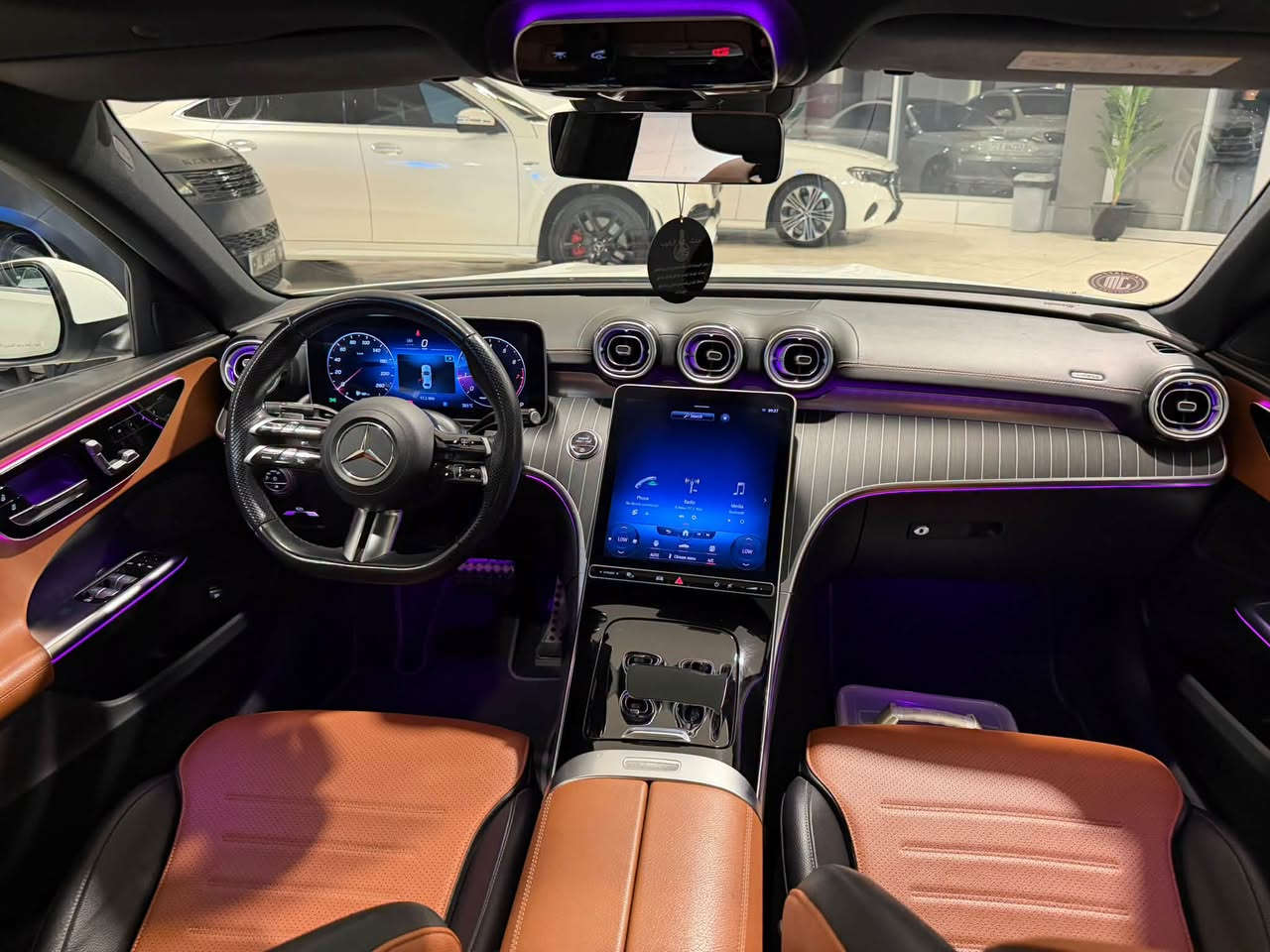 السلام عليكم 
سعر جدا مناسب 🔥🔥🔥
للبيع  فقط
مارسدس C200 AMG خليجي وكالة BCM ماشية 35 الف كيلو 
🚨بصمتين شركة وياها 
السيارة طلب خاص فول الفول (بانوراما وكشنات جلد وخزن وكهرباء وسكان AMG ودشبول بيانو وبصمات وكامرات 360 درجه وصندوك كهرباء ونقطه عمياء وتحديد مسار ورادار وبعد كلش هوايه مواصفات )
🚨السياره مكفوله كفاله عامه من كلشي وگير ومكينه وخللات كلها بشرط وسيرفس كامل بالشركة وموجوده الوصولات 
🚨السياره مرقمه وجاهزه 
السعر : 385 $ ورقه 
للاستفسار: *********** كاوه جمال 
العنوان : السليمانية المعارض الجديده معرض(الجاف)
