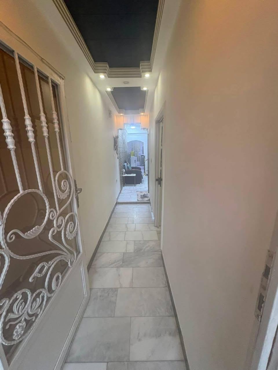 بيت للبيع طابو ملك صرف ثلاث طوابق مساحة ٨٠ متر في البلديات دور العمال قرب مدرسة الشهيد جمعة السوداني ثاني بيت بالفرع
بيت للبيع طابو ملك صرف ثلاث طوابق مساحة ٨٠ متر في البلديات دور العمال قرب مدرسة الشهيد جمعة السوداني ثاني بيت بالفرع 
 
يحتوي الطابق الاول على طرمة وصالة وحولي ومطبخ وخدمات ومناور عدد ٢
 والطابق الثاني غرفتين وخدمات
 والطابق الثالث غرفة كبيره وخدمات وسطح 

واجهة البيت ٤ والنزال ٢٠ 
وعرض الفرع ٥ 

السعر ٢٢٠ وبي مجال 

للتواصل على الرقم ***********
