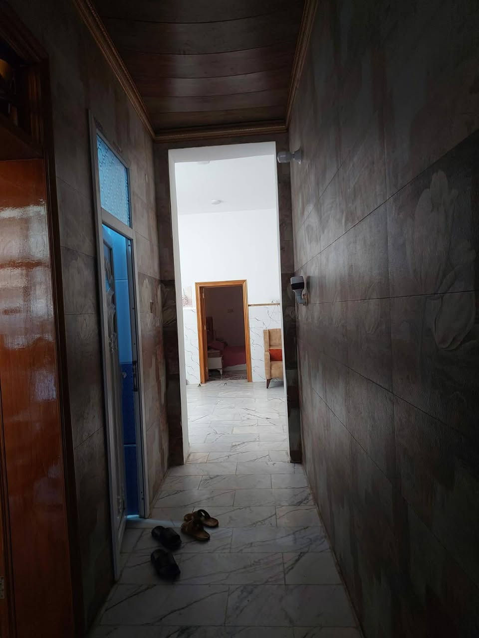 🏡 دار للبيع – طابو صرف (تحويل مباشر)
📍 الموقع: شارع 80 قرب مدينة الألعاب أرض بابل خلف التجاري مباشرة.

📐 المساحة: 201 م²

مواصفات الدار:

 ● 3 غرف نوم

 ● صالة واسعة

 ● كلدور

 ● مطبخ حار وبارد

📞 للاستفسار:�الاتصال أو التواصل عبر واتساب على الرقم:�***********
سعره 225 قابل للتفاوض
