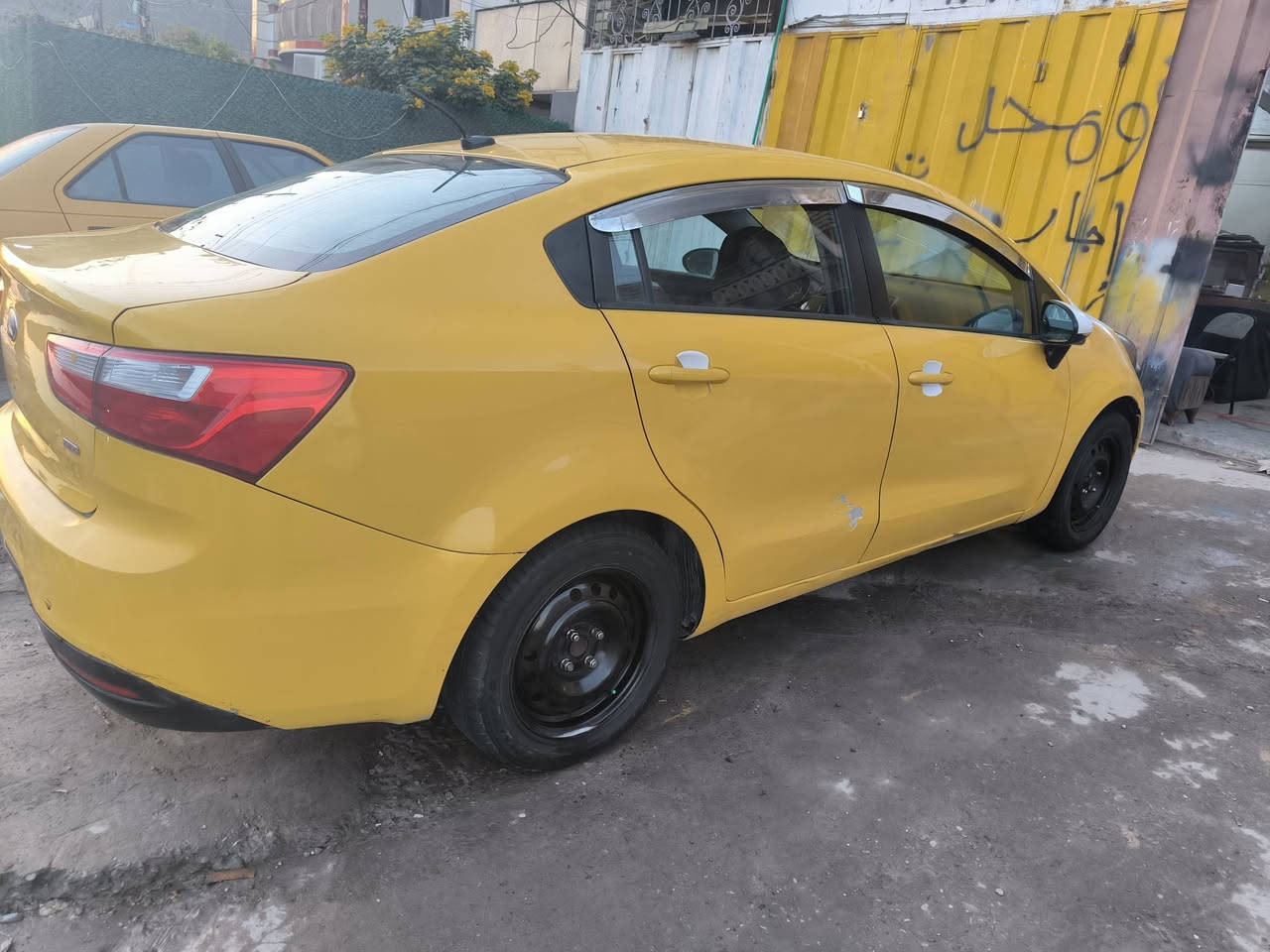 السلام عليكم 
كيا ريو 2013
محرك 1600 gti
ضررها باب و جامغ جهه السايق وبنيد
سيارة حلوة وخير من الله 
مكاني الثعالبة 
السعر 70 وبيها مجال 
***********
