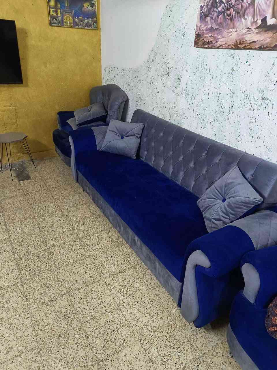 تخم للبيع كامل مقاعد بلوك صار سنه مدوشم جديد وكامل مع الاسفنج ١٠ كوشات رجل وزن ثقيل صار عليه فوك المليون رايدة ٥٥٠ مكاني بغداد المحمودية *********** بي واتساب
