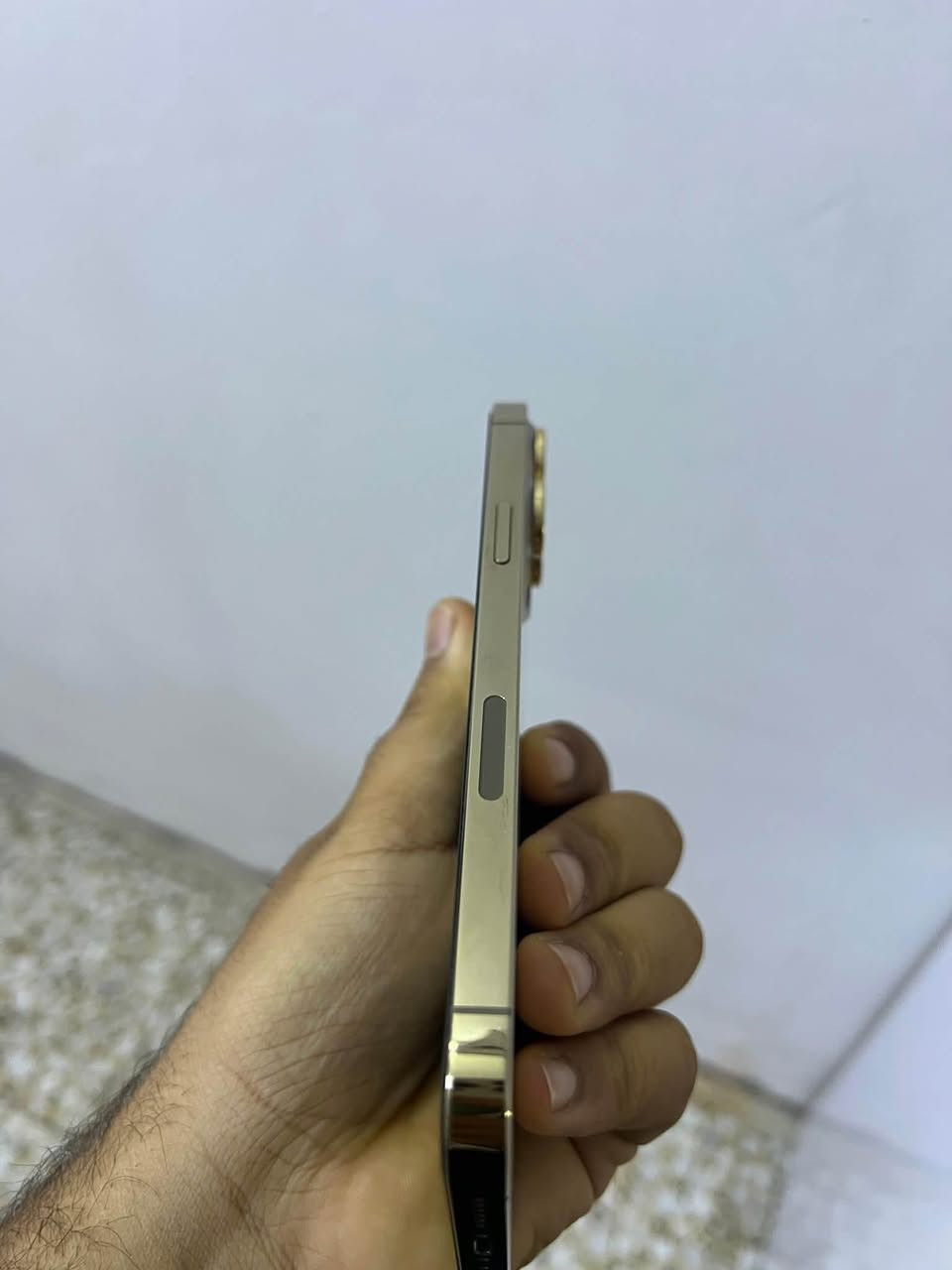السلام عليكم ايفون 13 pro max للبيع نموذج M الجهاز LL/A بطاريته 88الجهاز مكفول ونضيف كدامك بالصور السعر 750 المكان الحمزه الغربي للتواصل ***********
