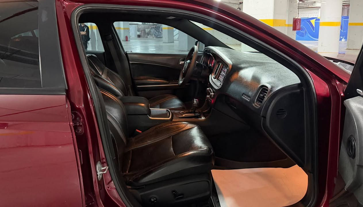 سلام عليكم 
دوج جارجر SXT عليه كت كامل GT
موديل 2020لون احمر مميز 
رقم بغداد مشروع وطني تحويل مباشر بسمي 
وارد امريكي حادثه جملغ امامي فقط وبنيد . وقطعه ونص كلير بدون حادث 
الموصفات
محرك 3600
توويل 
حساسات خلفي 
لد نهاري  لد خلفي 

كشنات حضن جلد+تدفئه تبريد+ خزن ميموري  
شاشه جبيره كامره 
مقاعد كهرباء + تدفئه تبريد 
تبريد قطعتين 
هيترات بل مري
ستيران تدفه
بصمه ابواب 
تشغيل عن بعد 
كروس سرعه
مانع انزلاق
تحكم ستيرن
شاشه للأعطال 
-نضام البريك ABS 
4 دسك
أخوان السياره كامله 
كير / محرك / حداده / تبريد / تدفئه / كهربائيات / باتري / تخم تاير
مكان السياره بغداد 
اللاستفسار 
*********** بغداد, العراق
