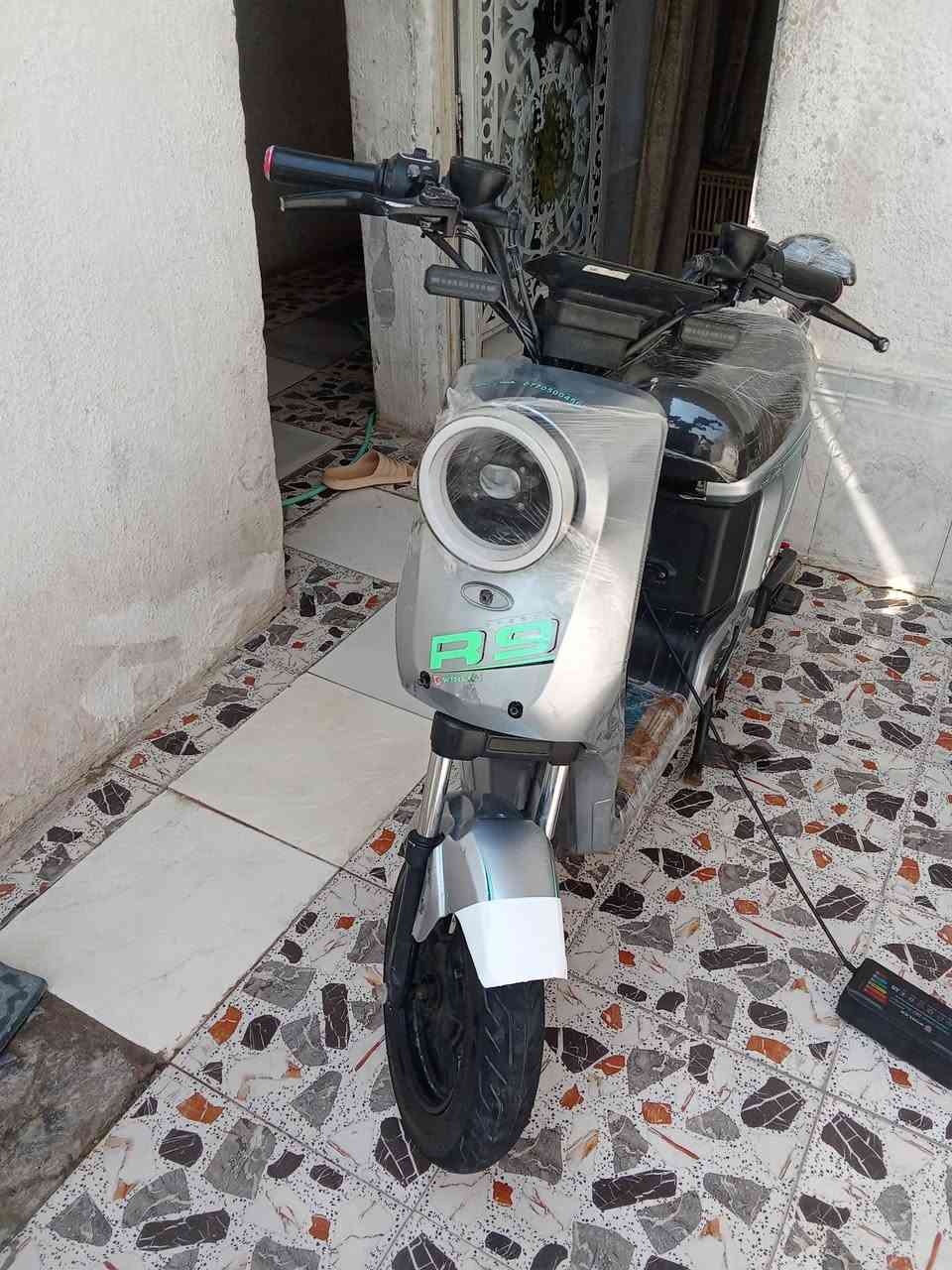 سلام عليكم دراجه شحن للبيع ار9دراجه جديده بطاريات جداد حجم 32 12 فولت جده الدراجه كسر كرتون دراجه نظيفه جديده موديل 25 كلش جديده كامل ملحقات بطاريات شرط الفحوص دراجه بلوتوث شغال لايت شغال عالي ناصي كلش جديده سعرها 350 وبيها مجال 300 ما تراهم مكان البصره الزبير رقم الهاتف ***********

