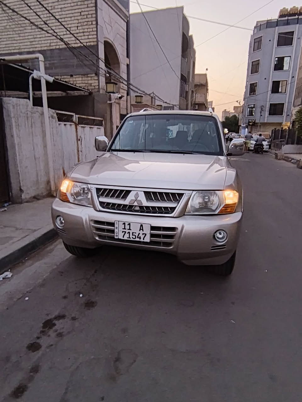 للبيع باجيرو موديل ٢٠٠٧
كير ومكينه صدر تخم تاير
كهربائيات كله تمام وجاهز
السياره بيه مكانات صبغ بدون حادث
٣قطع تبريد رقم وسنويه  بسمي
شرط التحويل سياره نضيفه وجاهزه
عارضه ٧٠ وبيه مجال بصيط مكاني الاعظميه الاتصال ***********
