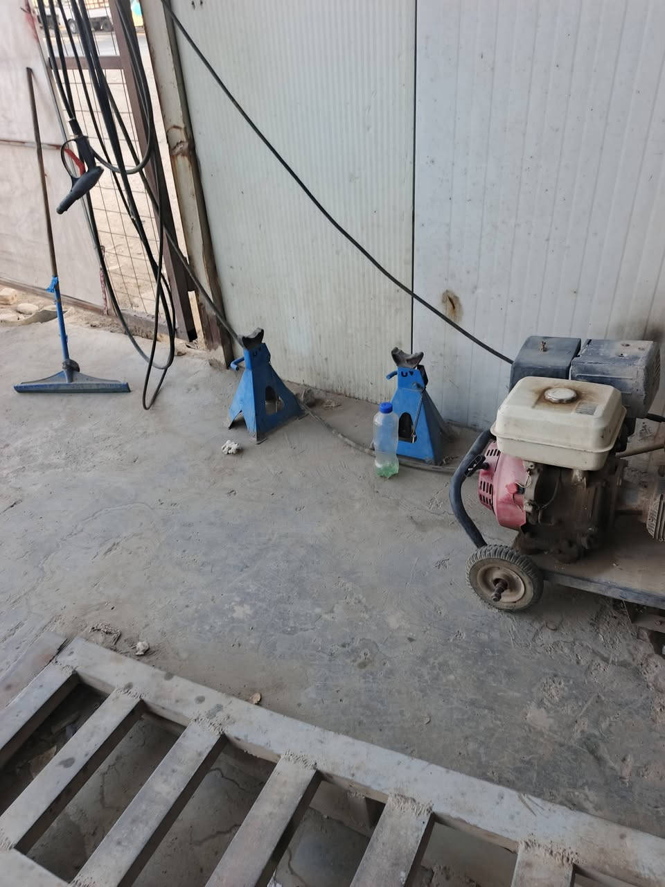 قراض محل بنجر وغسل                                   تاروسات  3+خالعه+جكات2+مشاحم2+ميوزه2+ربات حديد2+تكم2+فاره غسل اصقيره1+هوز غسل كبير1+ادرين هوا كبير+بانيو مال مي+محاكين+مقياسدهن  لللاستفسار ***********
