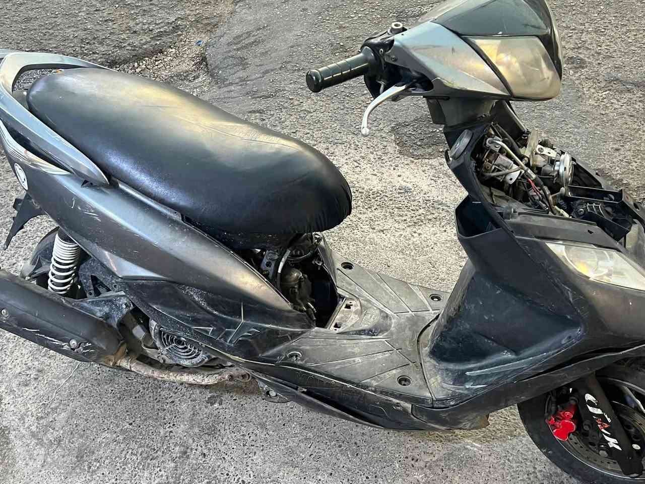 السلام عليكم دراجه ثعلب للبيع يحتاجلها تاير خلفي وشحن باتري ابيعها عله وضعيتها السعر 450 وبيها مجال بسيط المكان بغداد العلاوي ***********
