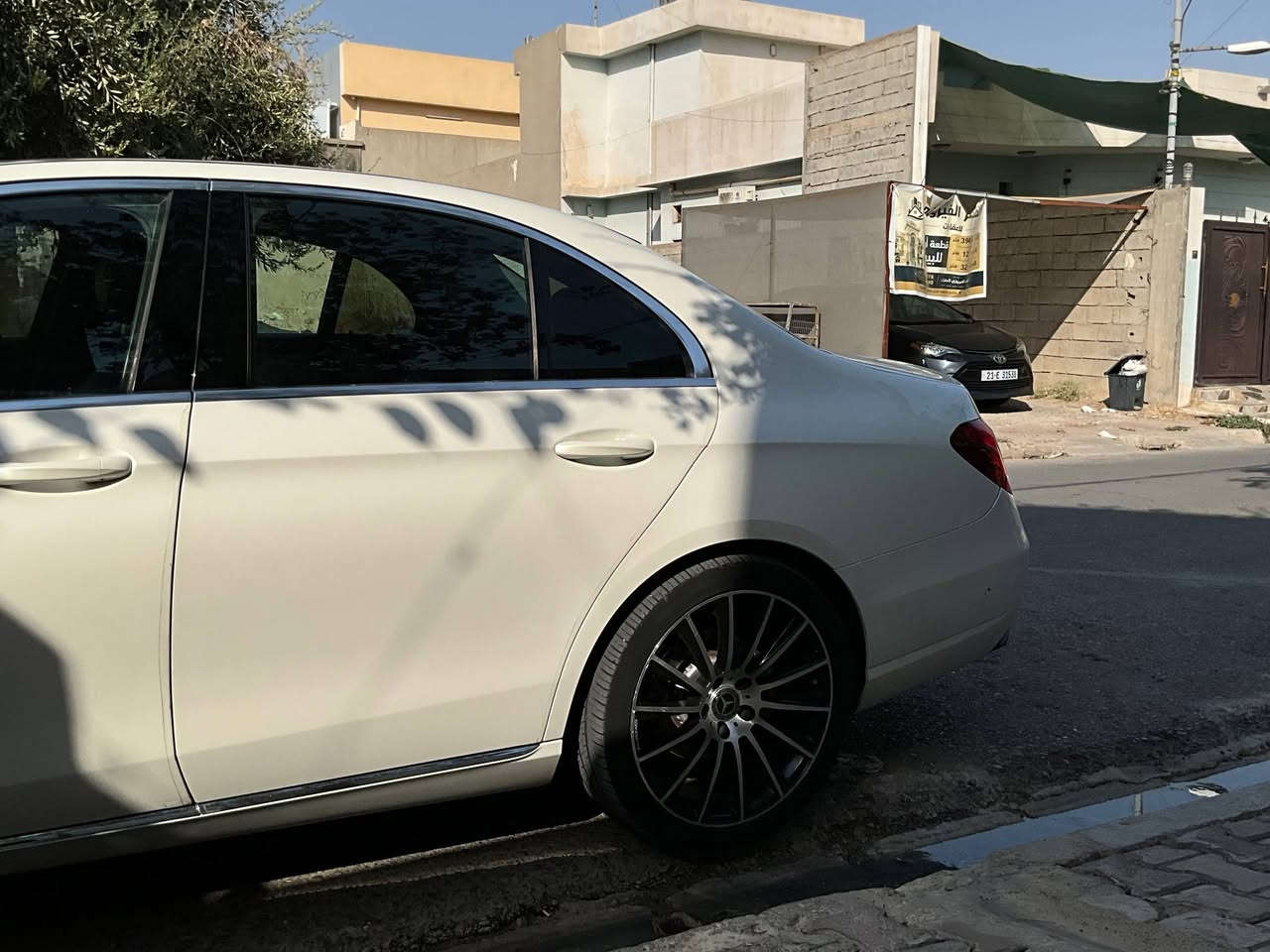 سياره بيع مستعجل مرسيدس موديل 2018 مواصفات وراد اوربيه السياره ماشيه 110.000km الداخليه نصف جلد ونصف قماش السياره بيها جانب الايمن صفحه السكن بابين بخ من الخارج الشاصيات والايرباجات جميع الشاصيات سليمه وبدون اي ضرر وجميع الايرباكات سليم ومغلفه بحاله الوكاله وسعر 230 بي مجال بسيط مكاني كركوك رقم الهاتف ***********
