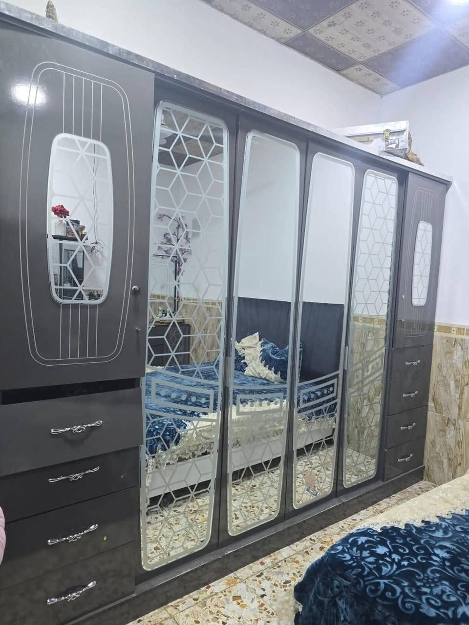 السلام عليكم 
غرفة تركيه نضيفة سعرها مليون وبيه ومجال 
استفسار اتصال ..***********
