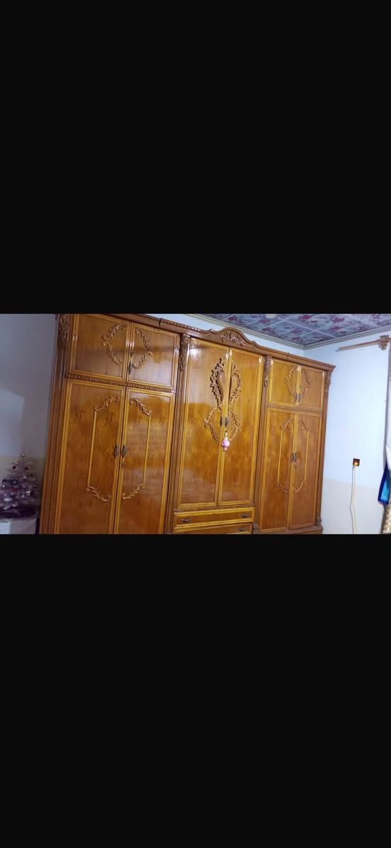 الغرفة للبيع جديده اتصل على الرقم.
***********
