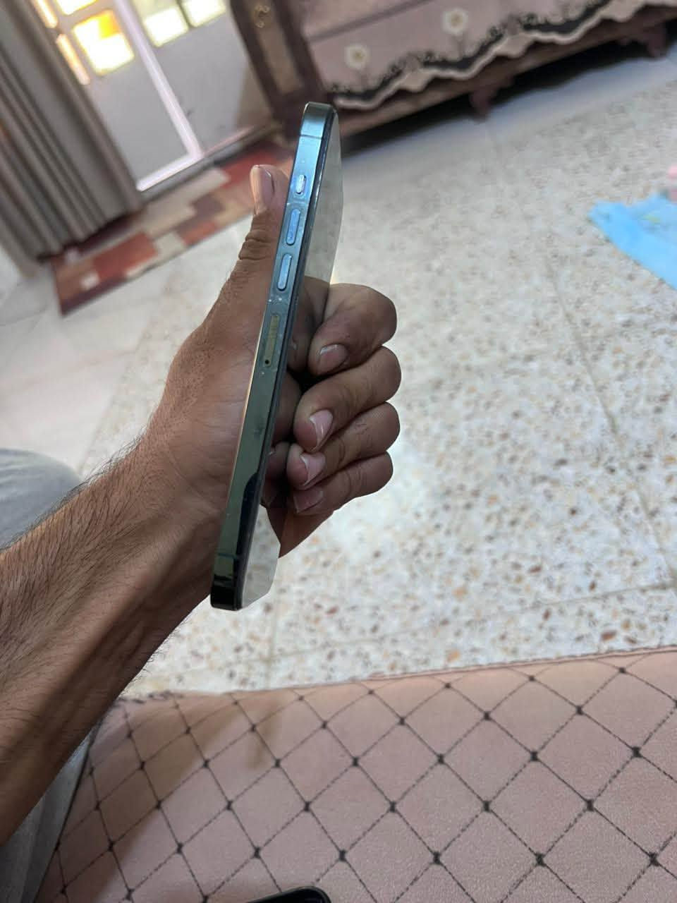 تلفون آيفون 13 برو ماكس مبدل بي شاشه و كامره شاشه بيه فطر وضهر هم موضح بطاريه 73 بلاديه شرق اوسط دبل AA السعر 350 وبيه مجال بسيط استفسار على رقم *********** متواجد عل وتساب

