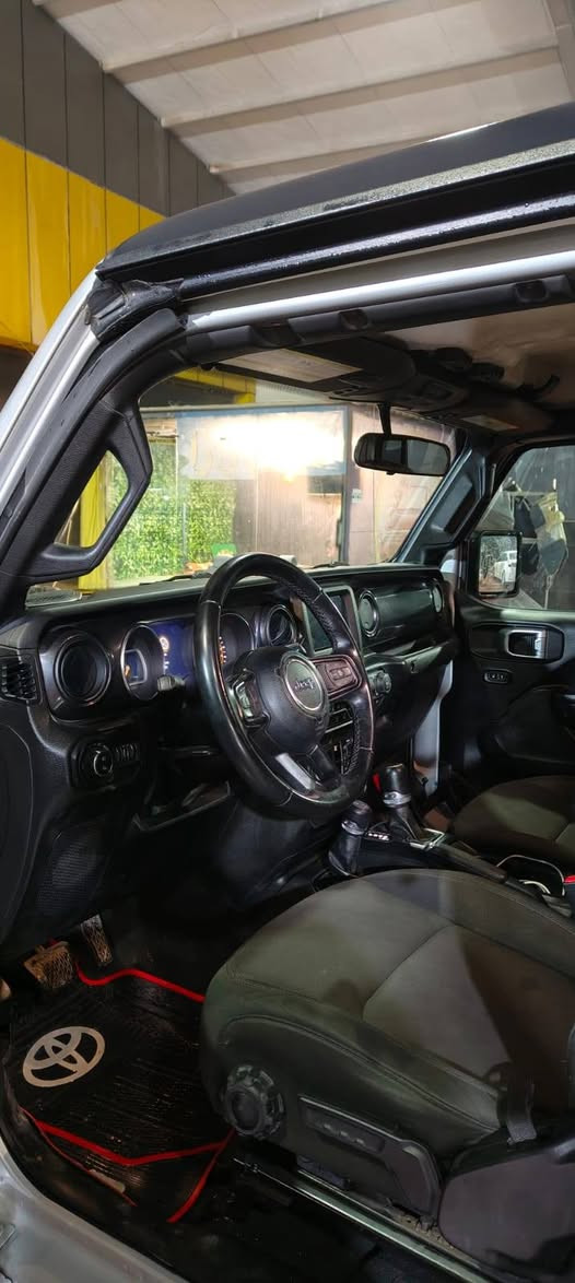 🚙 جیپ گڵادێتۆر ٢٠٢٢ - JEEP GLADIATOR 2022  
​[کوردی - KURDISH]
​● مۆدێل: ٢٠٢٢ (Sport S)
● ڕۆیشت42هەزار میل
● بزوێنەر: V6 3.6L (گێڕ و مەکینە بەشەرت و نەکراوەتەوە)
● سەنەوی و ژینگەی: تا ساڵی ٢٠٣١ تازەیە.
​تایبەتمەندی و تەعدیلات:
​تایەکان: قیاس ٣٥ی تازە (دیمەنێکی زۆر جوانی داوەتێ). 4 جووت تایە
​تەعدیلات: هەموو جوانکاری و تەعدیلاتێکی بۆ کراوە، بێ مەسرەفە.
​سێ پارچە سەقف و دەرگاکان لێ دەبنەوە.
​بسمە و لێخوڕینی دوور، شاشە گە،Apple CarPlay، کامێرا.
​تەبرید دوو پارچە، تەحەکەم سوکان، کارەبای ٢٢٠ ڤۆڵت.
​دۆخی سەیارە:
​تەنها چاملخی دواوە و دەرگایەک صبغە (بێ ناوەوە).
​بجم کەپس، بێ ئێرباگ (وێنەی حادیسە و ڕەقەم شاسی دانراوە).
​تێبینی: سەیارەکە چرکەی تێدا نییە، زۆر خاوێنە، هەموو شتێکی بەشەرتە و هی ماڵەوەیە.
​💰 نرخ: تەنها 255 وەرەقە ($255) و مەجالی تێدایە.

📍 ناونیشان: هەولێر
📞 پەیوەندی: ***********
​[العربية - ARABIC]
​● الموديل: ٢٠٢٢ (Sport S)
● العداد: ٣٦ الف ميل
● المحرك: V6 3.6L (كير ومكينة بشرط، ما مفتوح)
● السنوية: مجددة لغاية سنة ٢٠٣١.
​المواصفات والتعديلات:
​الاطارات: قياس٣٥ جديدة (شكل وحش).
​التعديلات: السيارة مجهزة بكافة التعديلات والكماليات، ما تحتاج اي مصاريف.
​سقف ٣ قطع وابواب قابلة للازالة.
​بصمة وتشغيل عن بعد، شاشة كبيرة، Apple CarPlay، كاميرا.
​تبريد قطعتين، تحكم ستيرن، مأخذ ٢٢٠ فولت.
​حالة السيارة:
​صبغ جاملغ خلفي وباب فقط (بدون دواخل).
​بجم كبس، بدون ايرباك (صور الحادث والشاصي موجودة).
​ملاحظة: السيارة جداً نظيفة، "چركة" ما بيها، استخدام منزلي ومكملة من كل النواحي.
فقط255$دولار) وبي مجال ومعاملة.
🔄
📍 العنوان: اربيل
📞 للاتصال:  *********** أربيل, العراق

