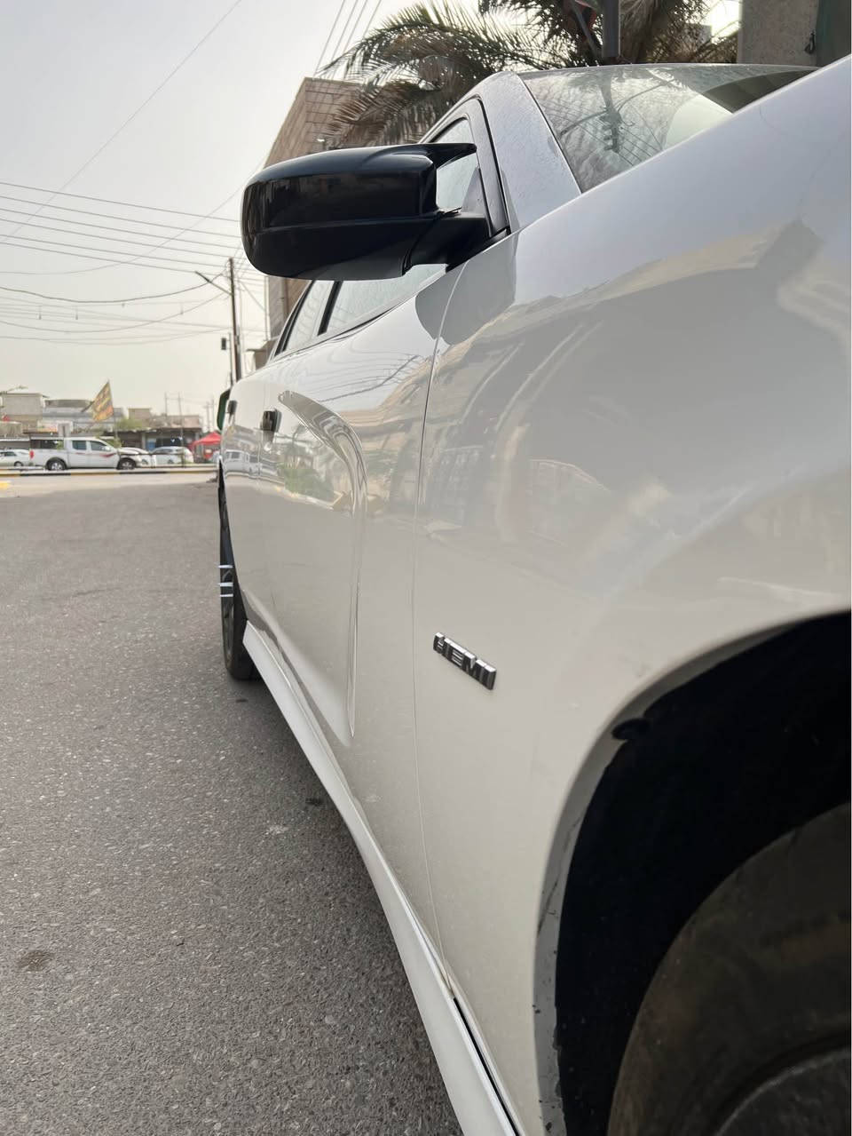 🚘 دوج تشارجر R/T 2017 Blacktop – 5.7 HEMI V8

للبيع Dodge Charger R/T 2017
🇨🇦 وارد كندي – Clean Title
🖤 لون أبيض ناصع 
🔥 محرك 5.7 HEMI V8
⚙️ السيارة ستوك بالكامل وبدون أي برمجة
📍 السيارة موجودة في البصرة

المواصفات:

• فتحة سقف
• شفتات ستيرن (Paddle Shifters)
• كرسي السائق كهربائي
• تدفئة كرسي السائق
• تشغيل عن بعد 
• مساج للسائق
• شاشة كبيرة مع Apple CarPlay
• مثبت سرعة
• نظام صوت alpine 
• كزوز دبات سوداء وارد كندا
• إشارة ترحيب Dodge
• ويل 20” GT
• تايرات جديدة
• تبريد ثلج ❄️
• محدثة بالكامل SRT من دعاميات ودوس
• دهن زيت جديد

حالة السيارة:

السيارة باسمي، رقم بصرة، والهزة تخلص بشهر العاشر.
تحويل ثاني يوم.

⚠️ ملاحظة :
الباب الخلفي جهة السائق بيه صبغ تقريبًا 4 أصابع.

السيارة استخدام شخصي ومواصفاتها مرتبة.

📍 المكان: البصرة
*********** البصرة, العراق
