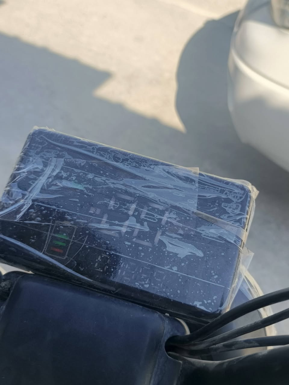 السلام عليكم 
ماطور شحن للبيع فول موصفات ريموت تشغيل عن بعد تشغيل مفتاح ام بي 3بلوتوث 5بطاريات 60ڤولت 1000وات يمشيك 40كيلو متر ناقصه دكمة لايت العالي والغلاف مال بطارية بي فطر بسيط الماطور مصروف علي ونضيف اعطيني سعر بس لا تكسر بي  
 للتواصل ***********بي واتساب
