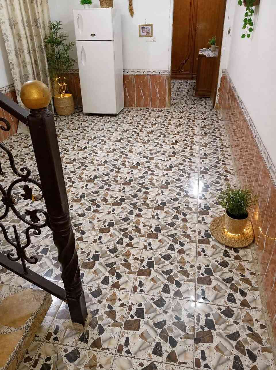 بيت للرهن ١٠٠ متر غرفه وصاله ومطبخ واستقبال مكشوفه و حمام داخلي و خارجي وسطح طابق واحد  حي ميسان شريط ٣٠ قفل للاستفسار ***********
