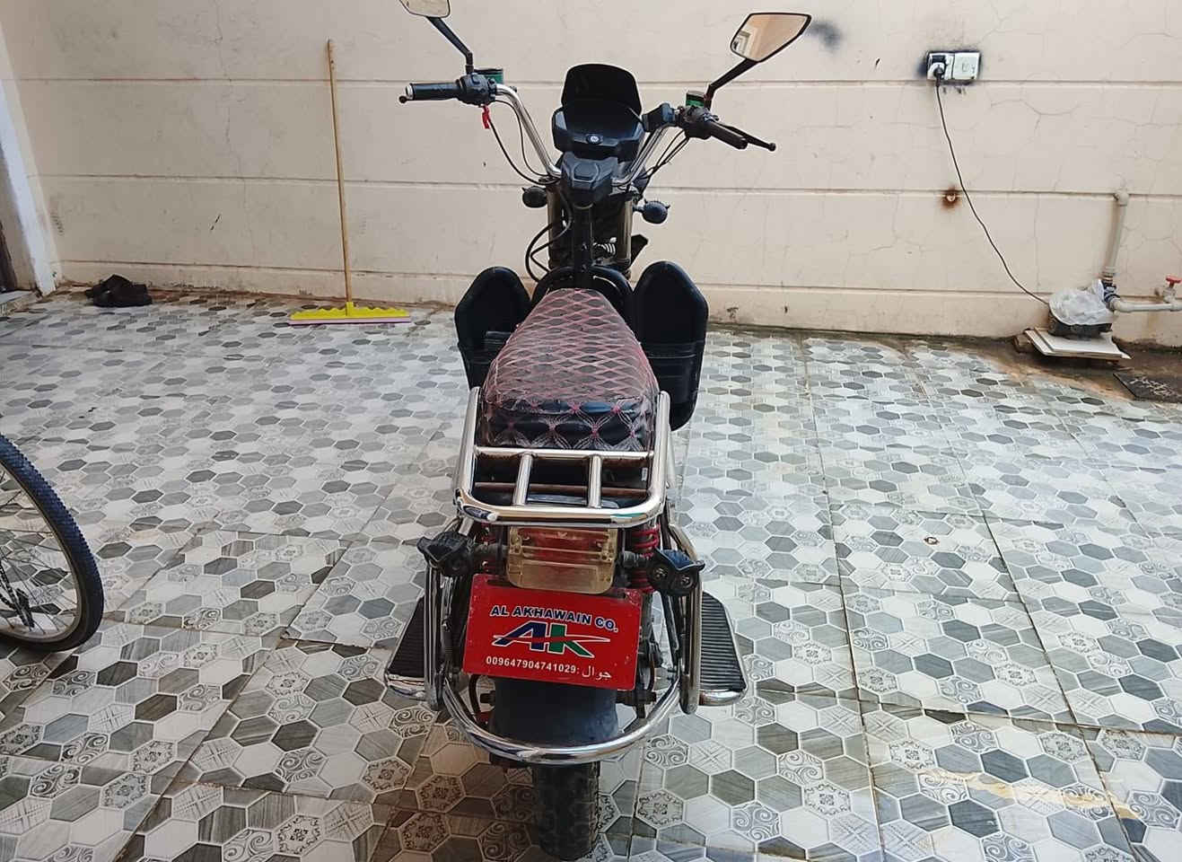 ماطور شحن حجم كبير هارلي يحتاجلة بطاريات ويدة سعر ٣٠٠ قفل *********** القادسية قرب محطة جمعة عناد

