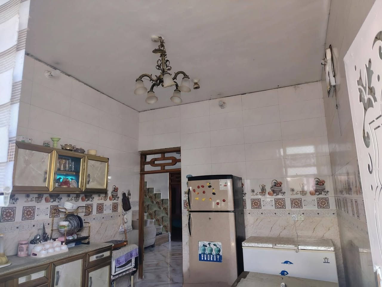 سلام عليكم دار للبيع مساحه 180 متر طابو زراعي سند 25  في حي المتنبي خلف بيت الأمير معد السمرمد بيت خير من الله بسعر مناسب اتصال او ستفسار ***********

