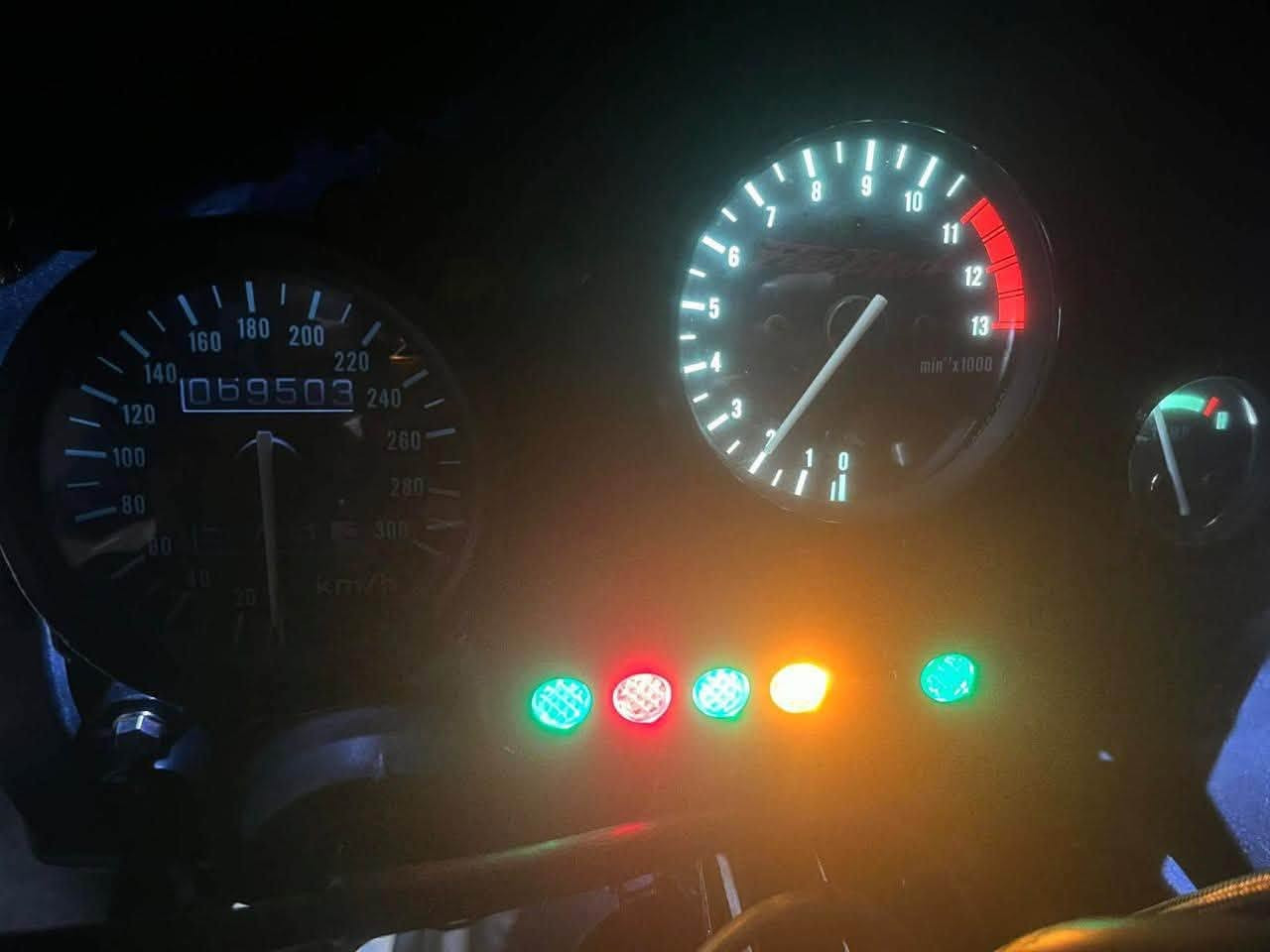 سلام عليكم 
دراجه سي بي ار  919 محرك 919 cc
مثل مواضح بل صوره دراجه كوم حديد ابيع فه لتكلي بيها فلان مشكله 
العطل البيها كهربائيات من اشغلها تحمه ضفيره وتركتها  
السعر مليون و١٥٠ وبيه مجال لحد يگلي شبيه تجي تحمله وتروح كوم حديد حته متعبني 
مكانها بغداد شعله
***********
