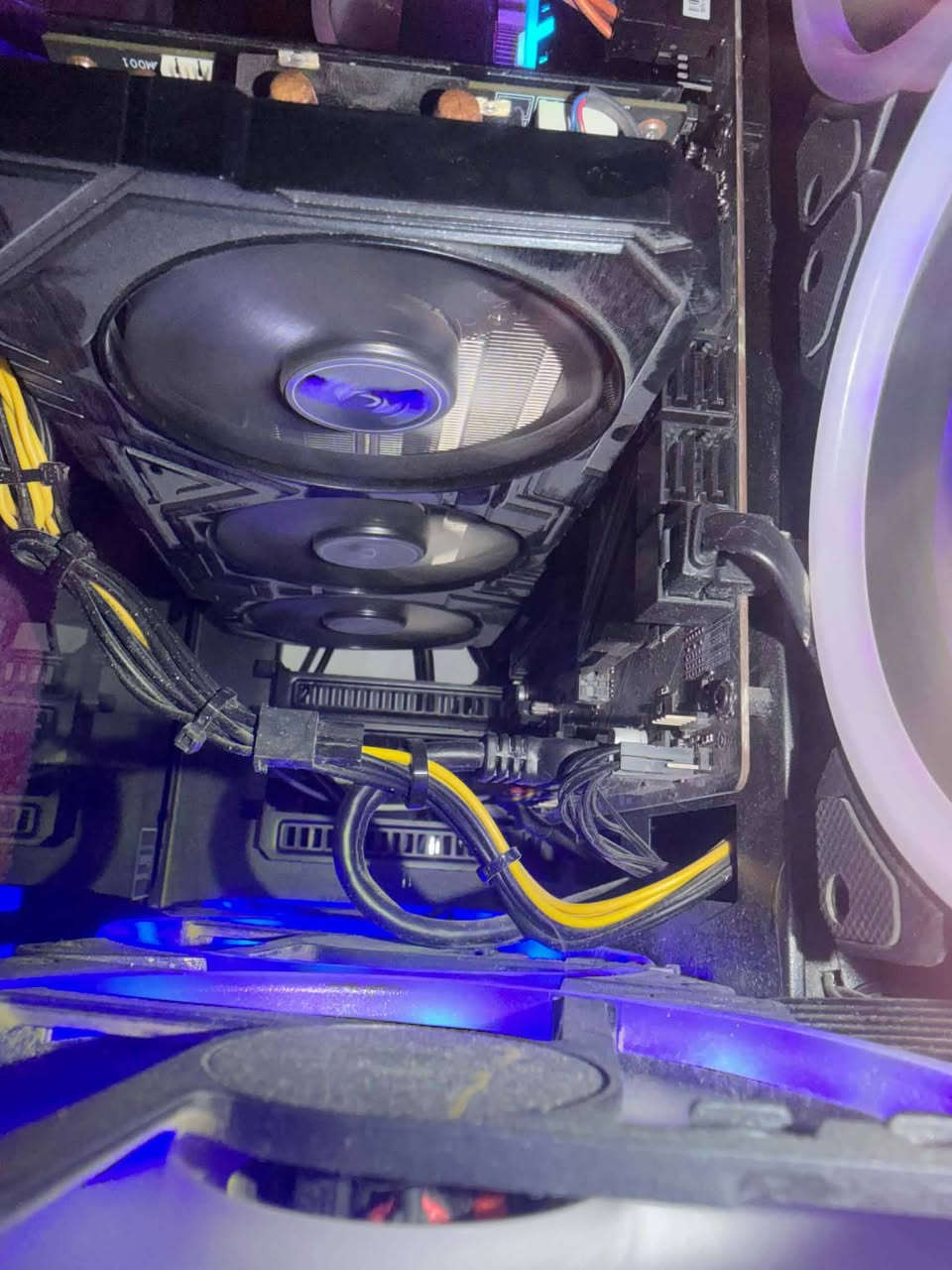 کارت شاشه 2070super ماركة ZOTAC GAMING نسخه ال۳ مراوح، ذاكرته 8 غيغا، درجه الحرارة مالته على باتل فيلد ستة 48 كارت اخو الجديد جان مضموم، السعر 350 .
المحافظة: الديوانية، ومتوفر توصيل. 
التواصل حصرا على ***********
رجاء لحد يراسلني فيسبوك انا فقط انشر والكرت مو مالتي.
