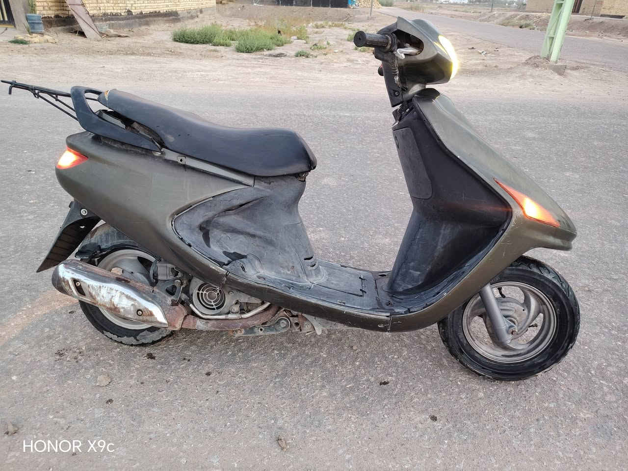 دراجه للبيع
فراشه للبيع جاهزه مابيه شي  شوفت عينك سلف كهربائيات  
السعر 250 وبيه مجال 
***********

نص مكتوب في الصور:
- HONOR X9c