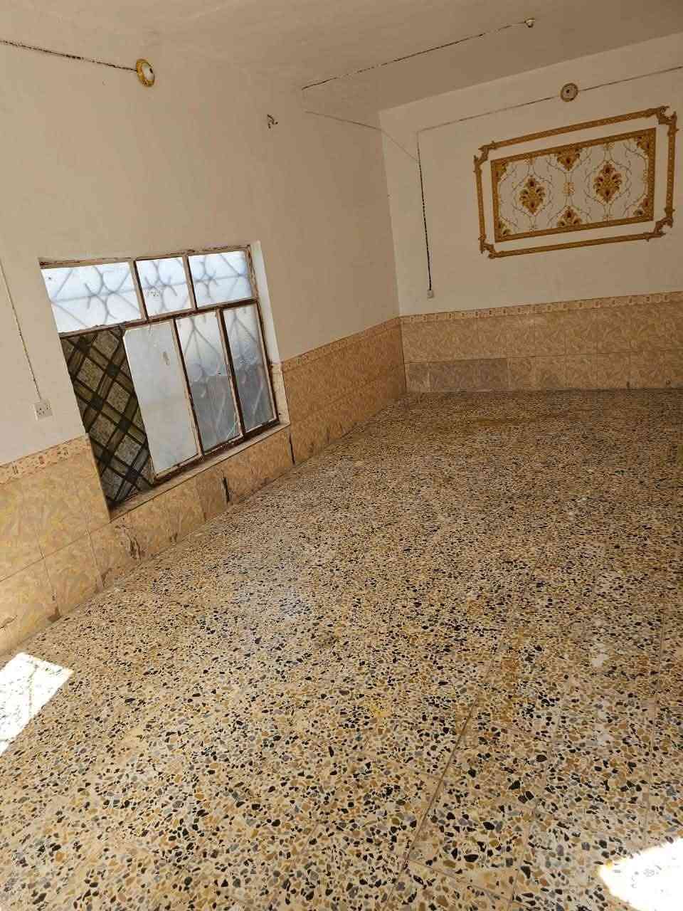 بيت للبيع طابو صرف في المجد قرب مركز الشرطه المجد يم الروضه مساحه البيت 
٣٠٠م يتكون البيت من ستقبال + ٣ غرف + هول + مطبخ + مخزن + مساحه كدام البيت+حمامات
كافه الخدمات متوفره 
سعر البيت او الاستفسار تصال على هذا رقم ***********
